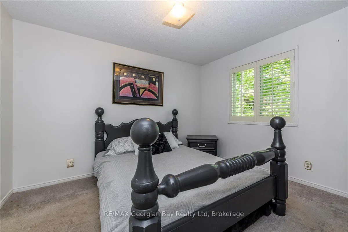 31 Lakeview Crescent