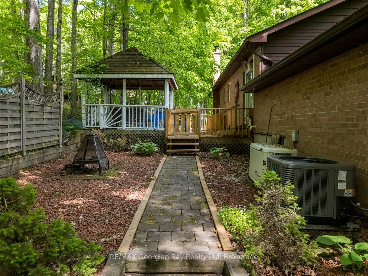 31 Lakeview Crescent