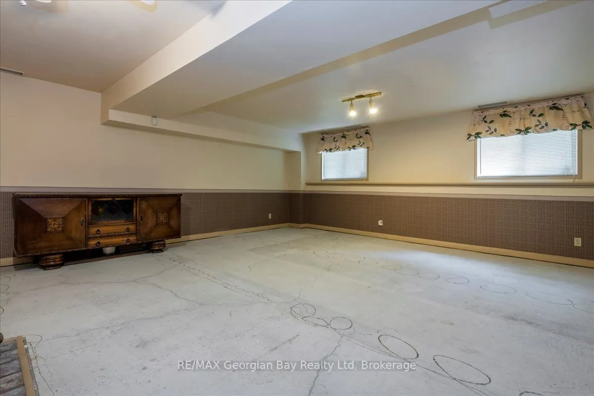 31 Lakeview Crescent