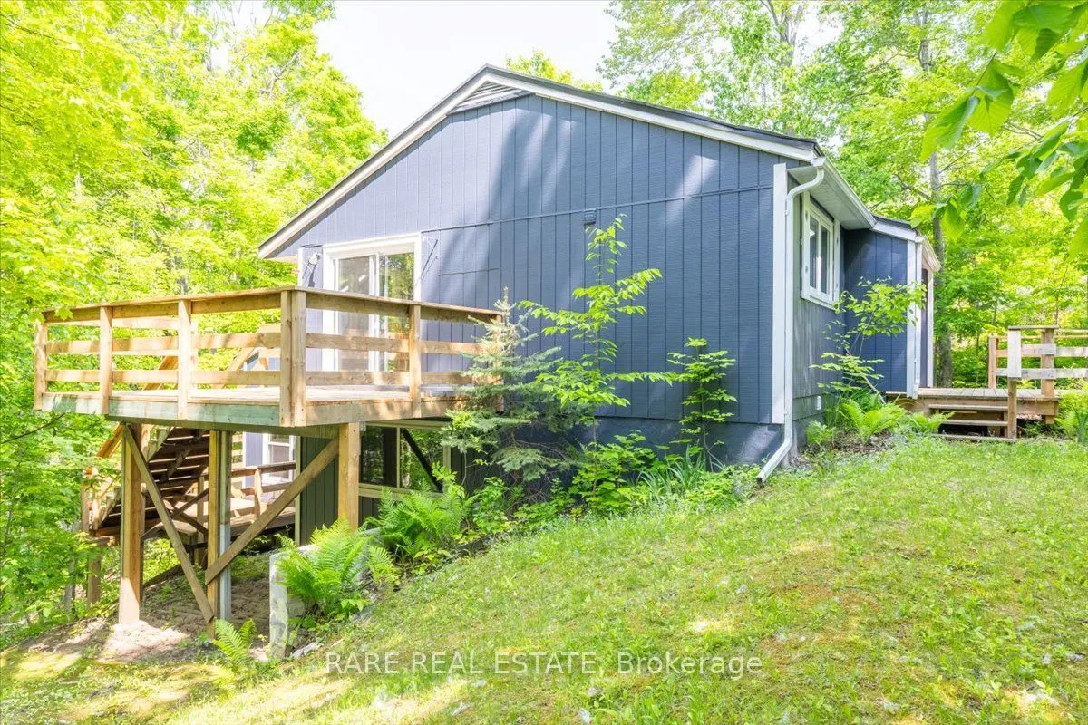 32 Oneida Avenue