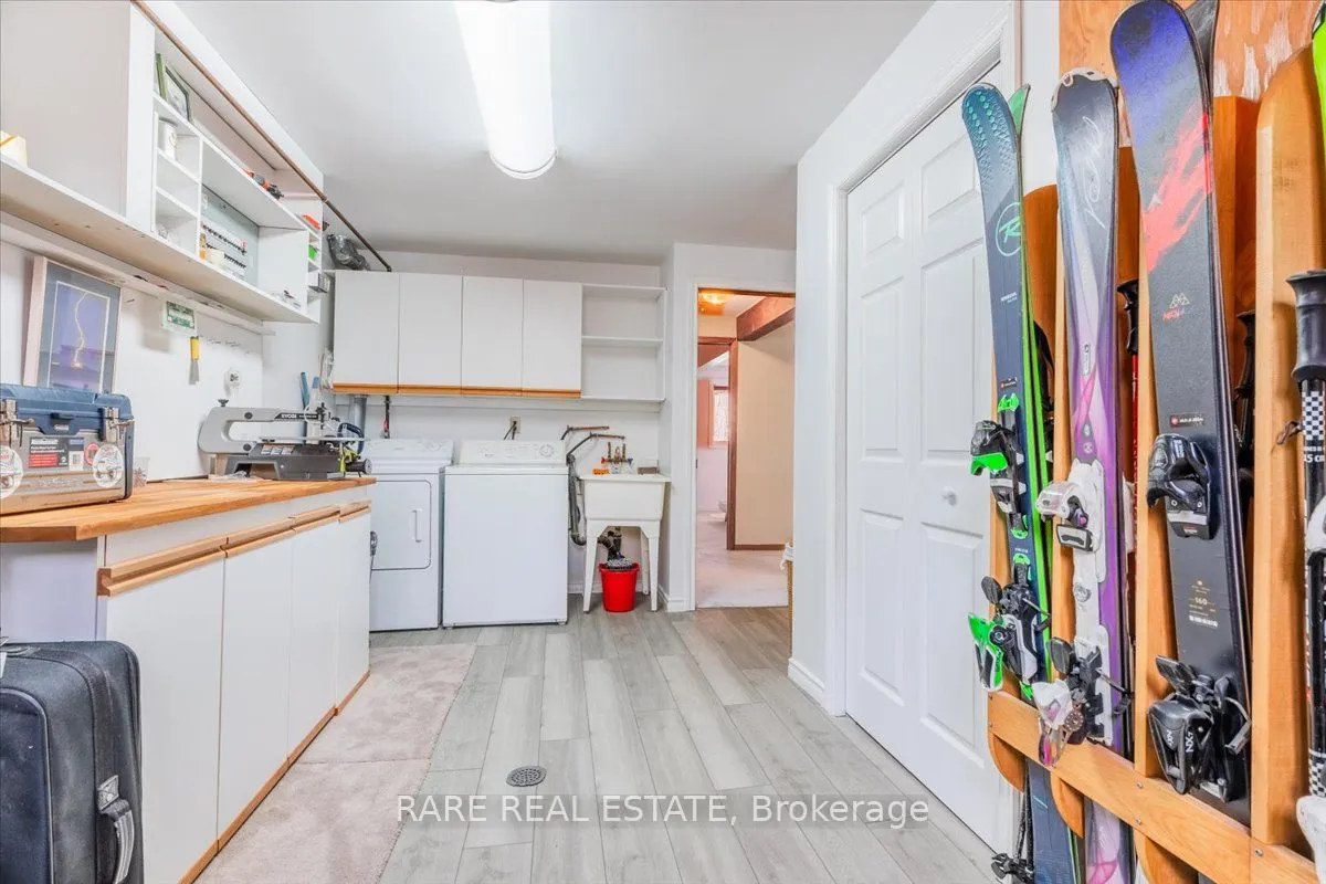 32 Oneida Avenue