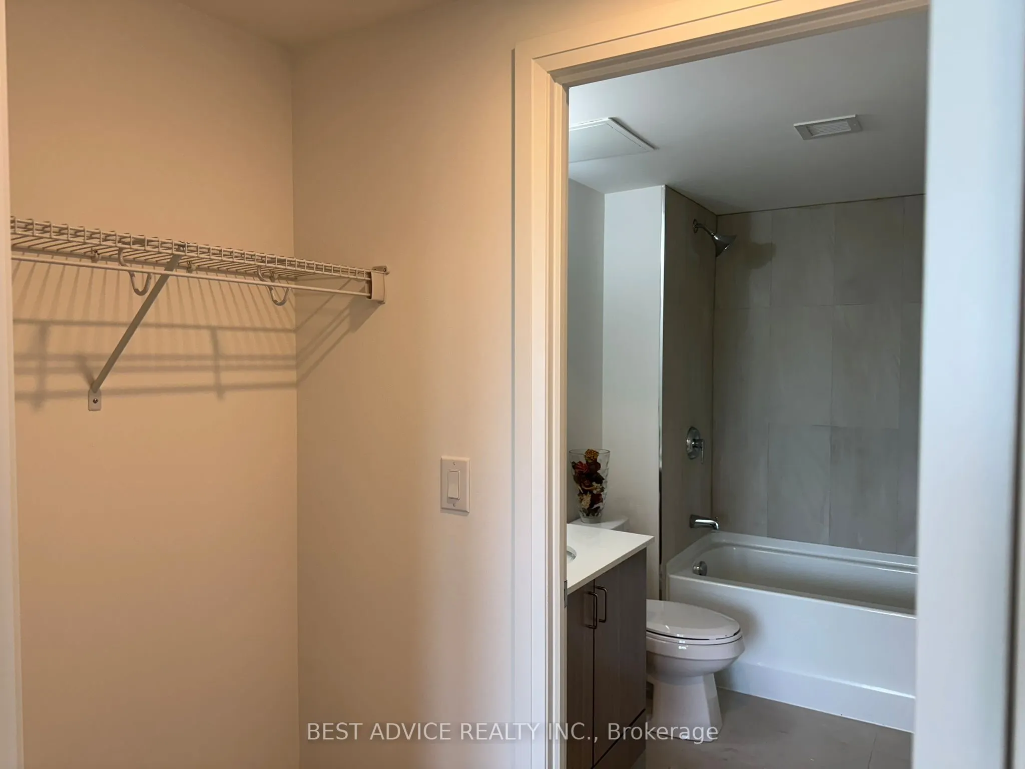 58 Lakeside Terrace, #706