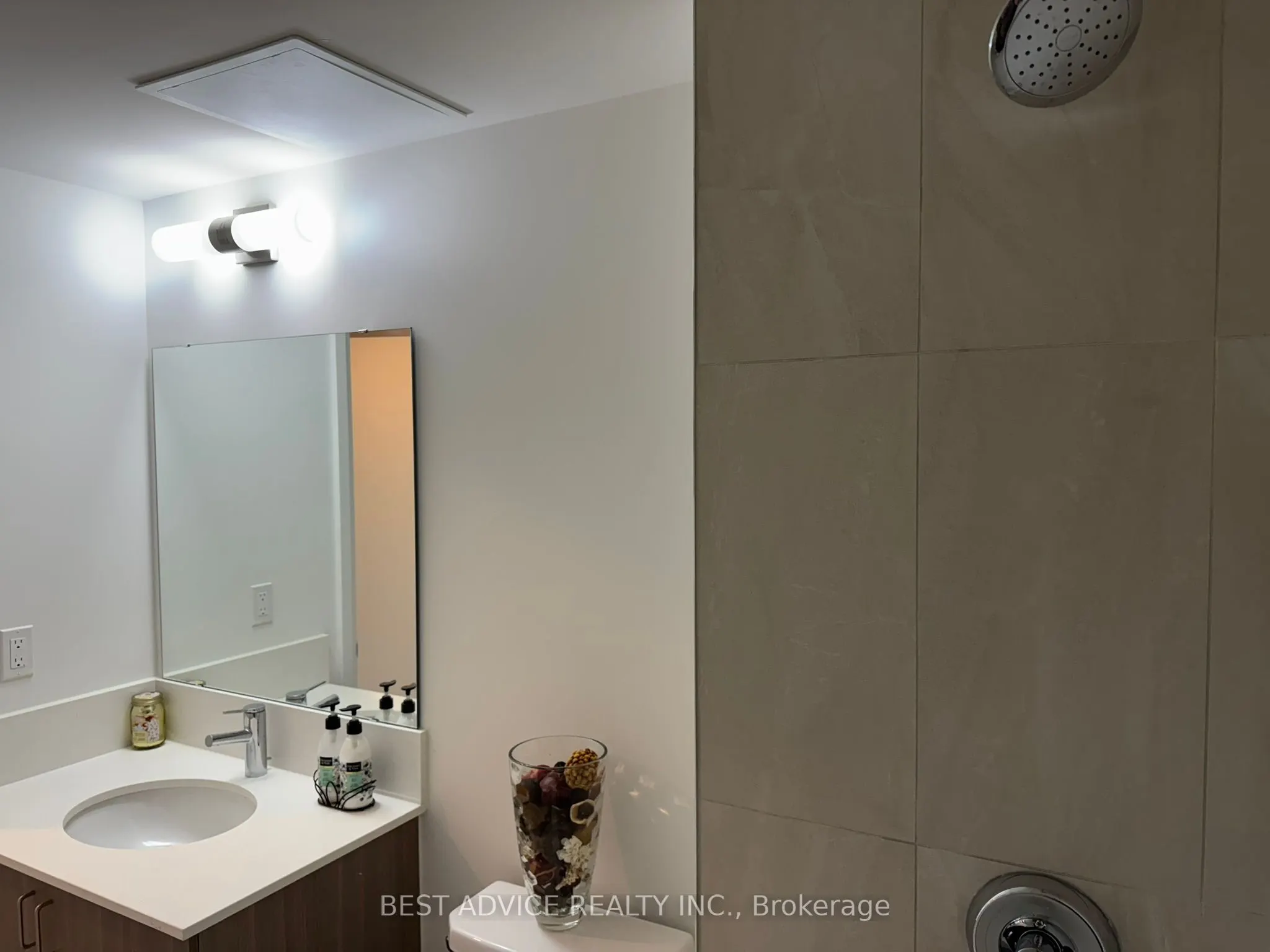 58 Lakeside Terrace, #706