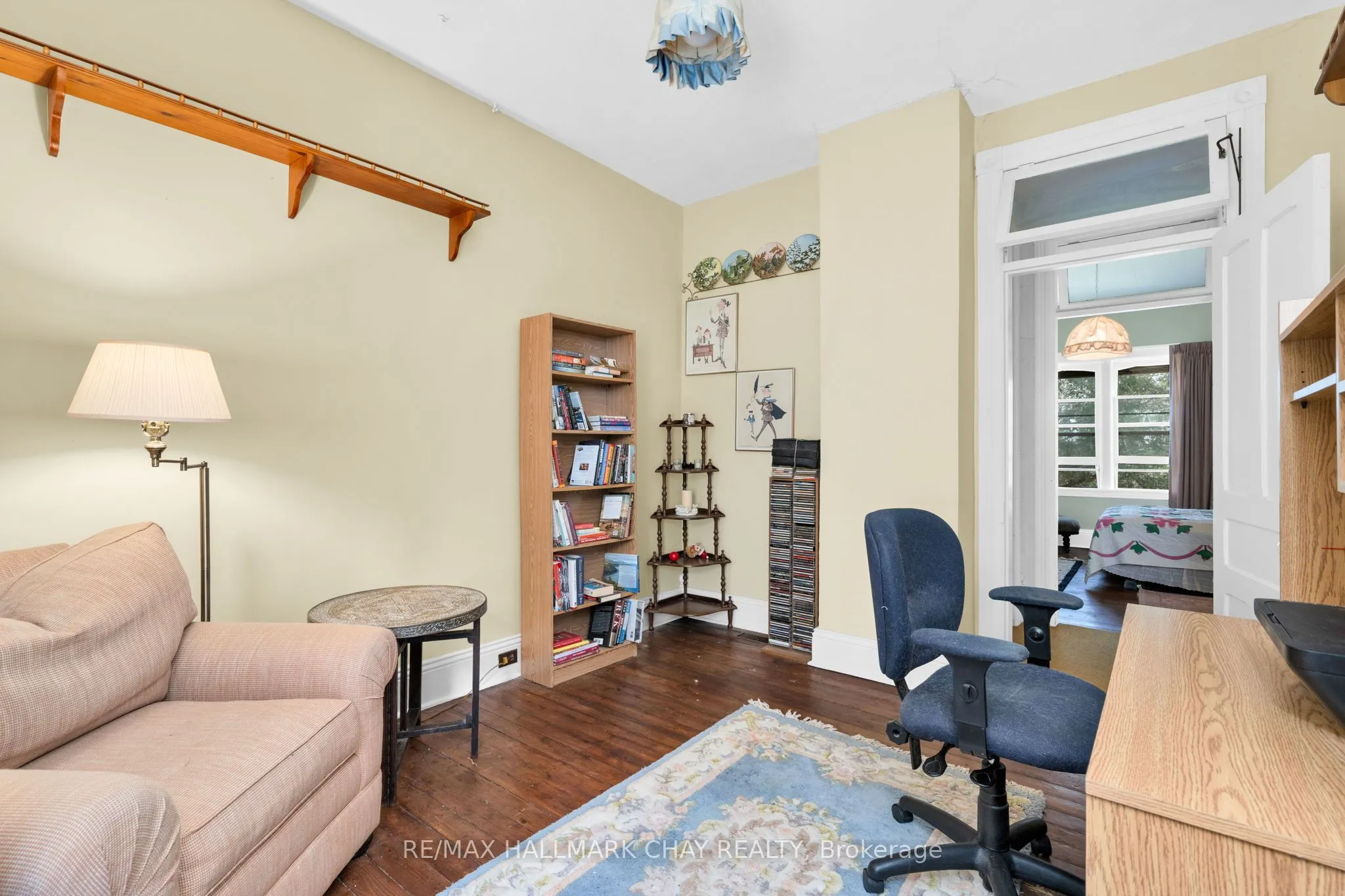 1407 Flos 8 Road W