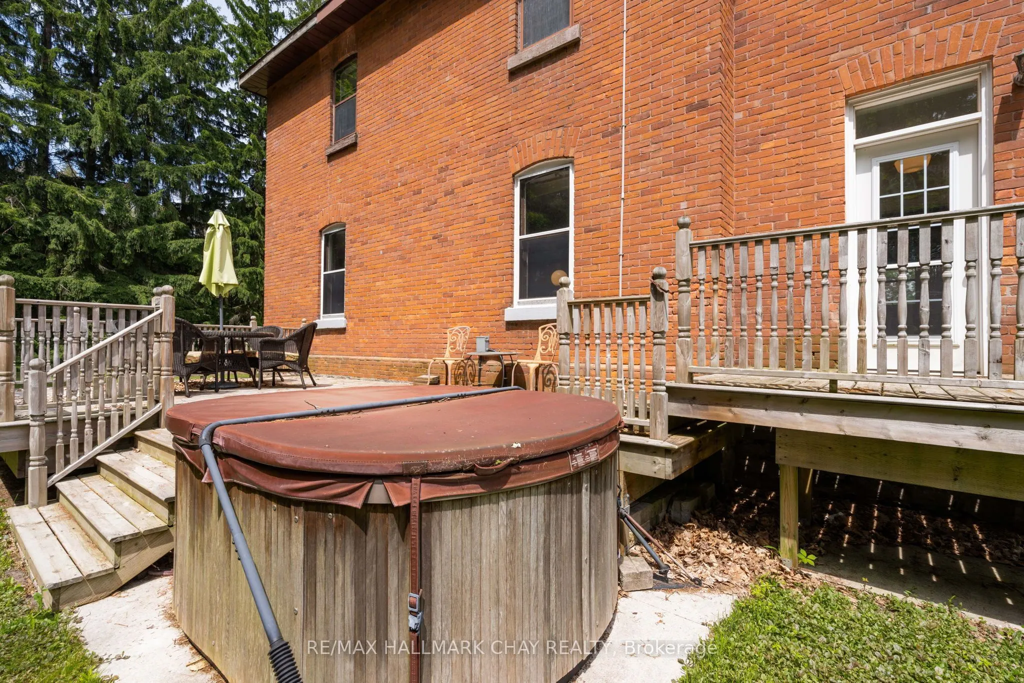 1407 Flos 8 Road W