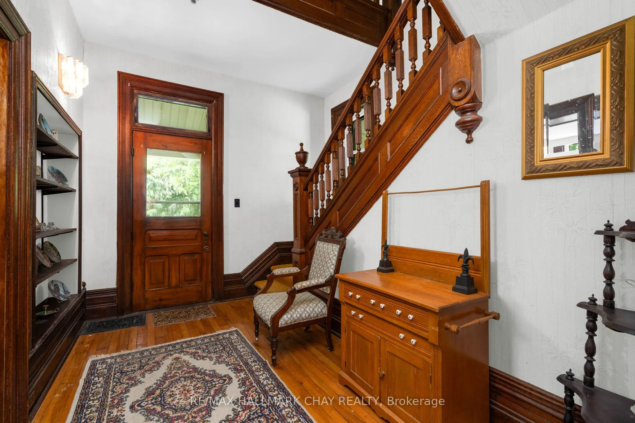 1407 Flos 8 Road W