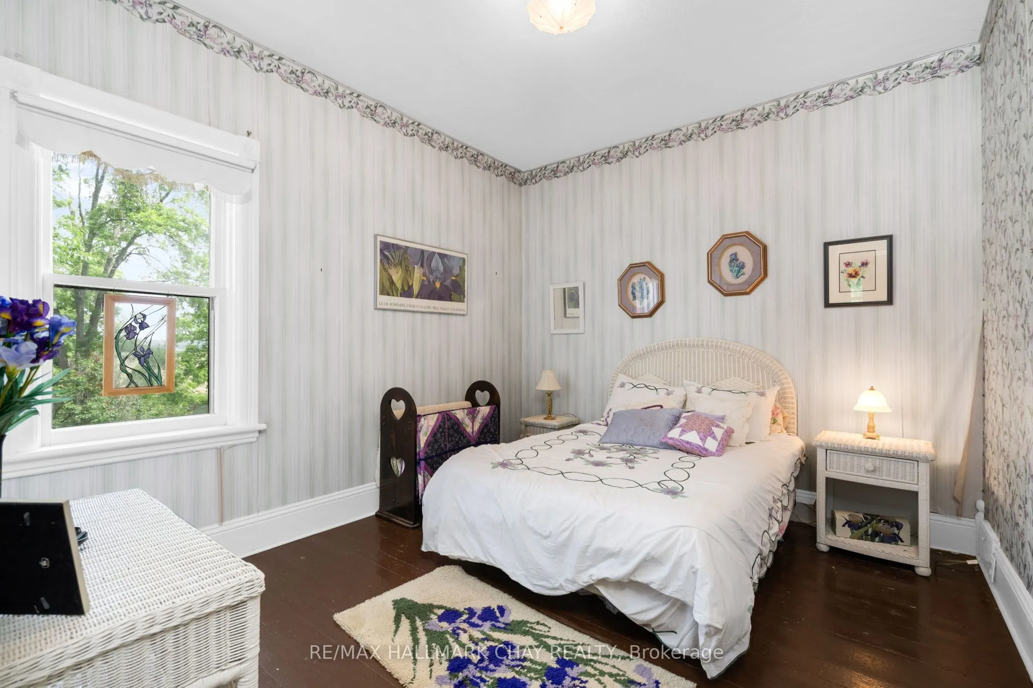 1407 Flos 8 Road W