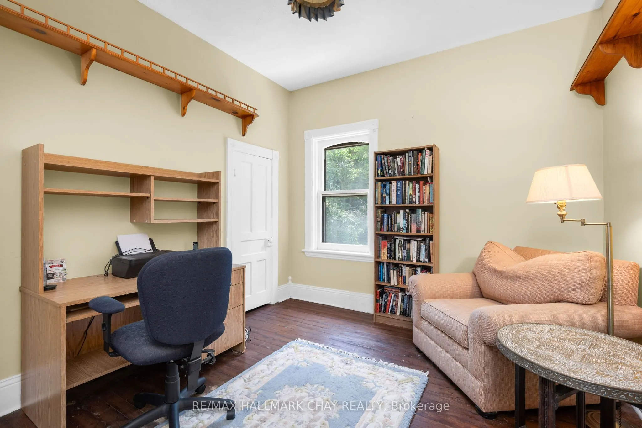 1407 Flos 8 Road W