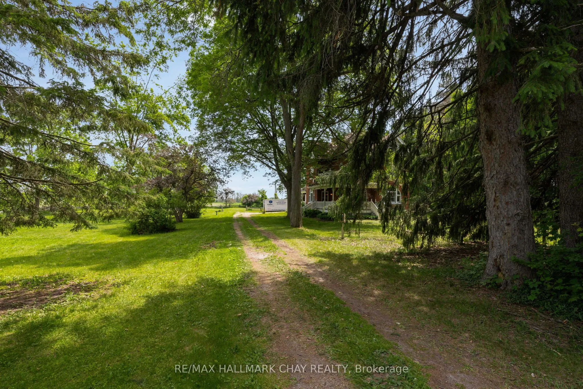 1407 Flos 8 Road W