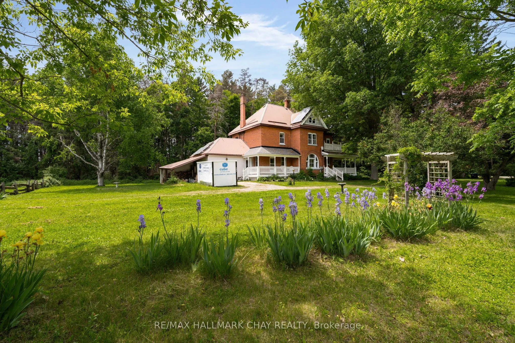 1407 Flos 8 Road W