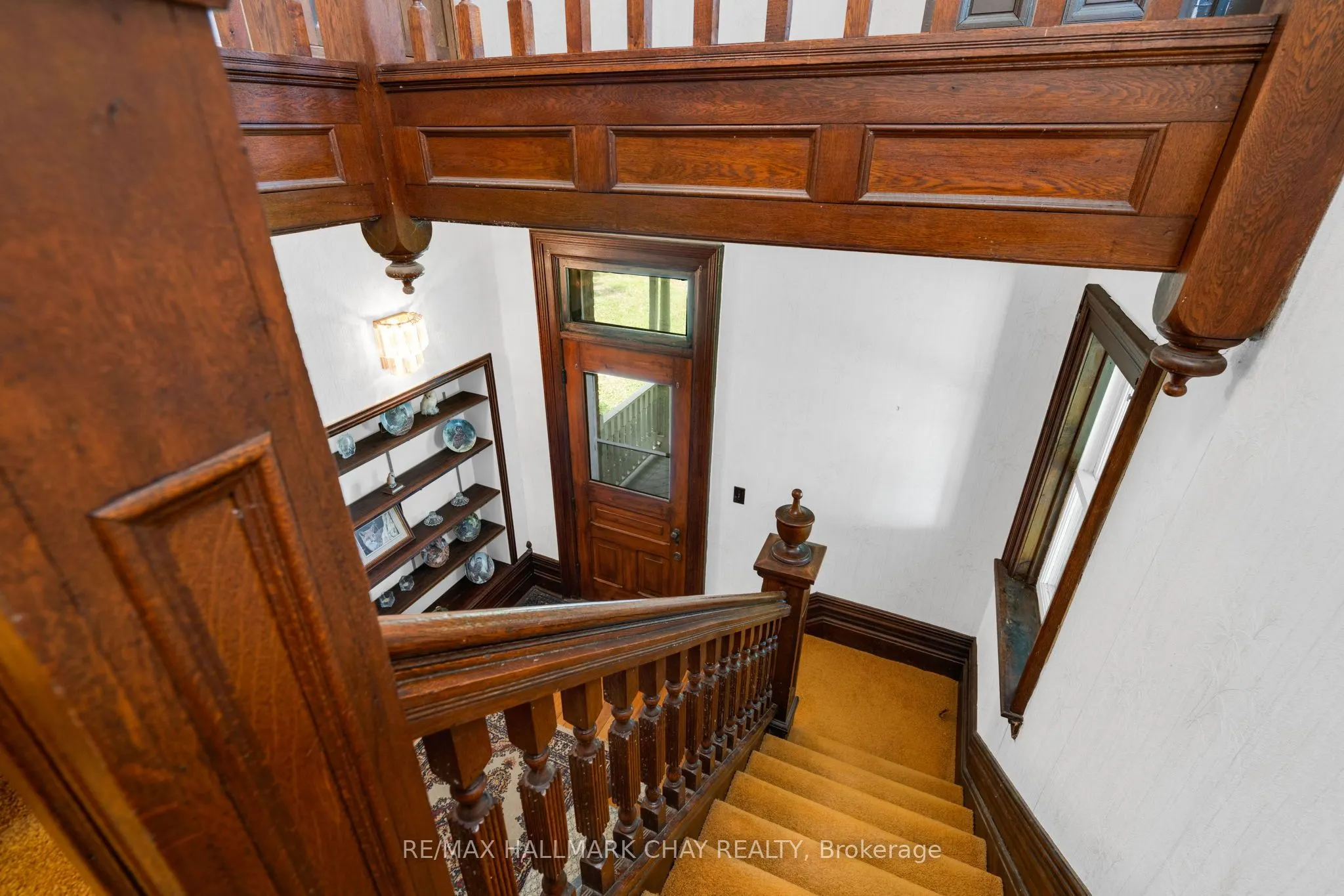 1407 Flos 8 Road W