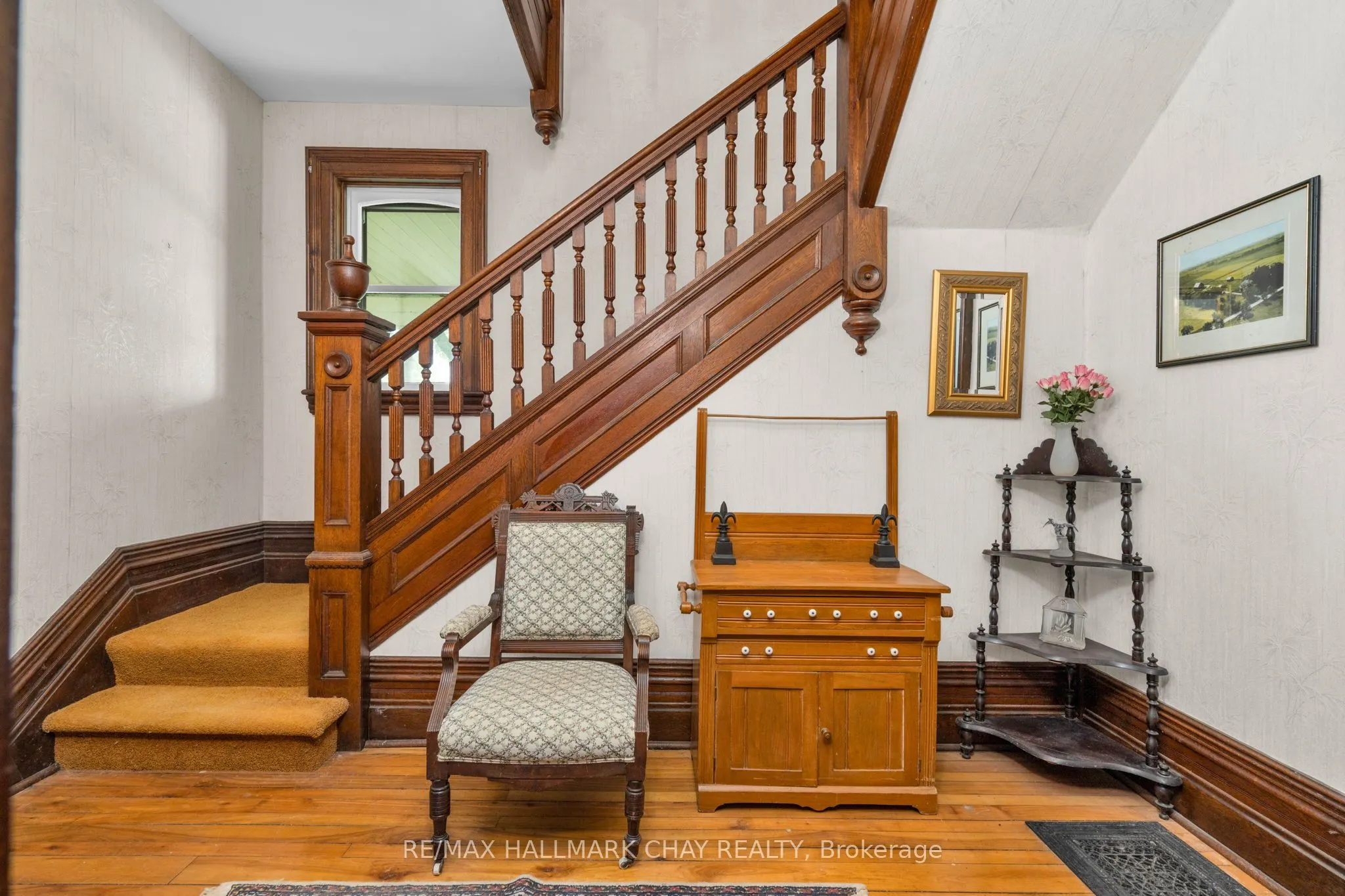 1407 Flos 8 Road W