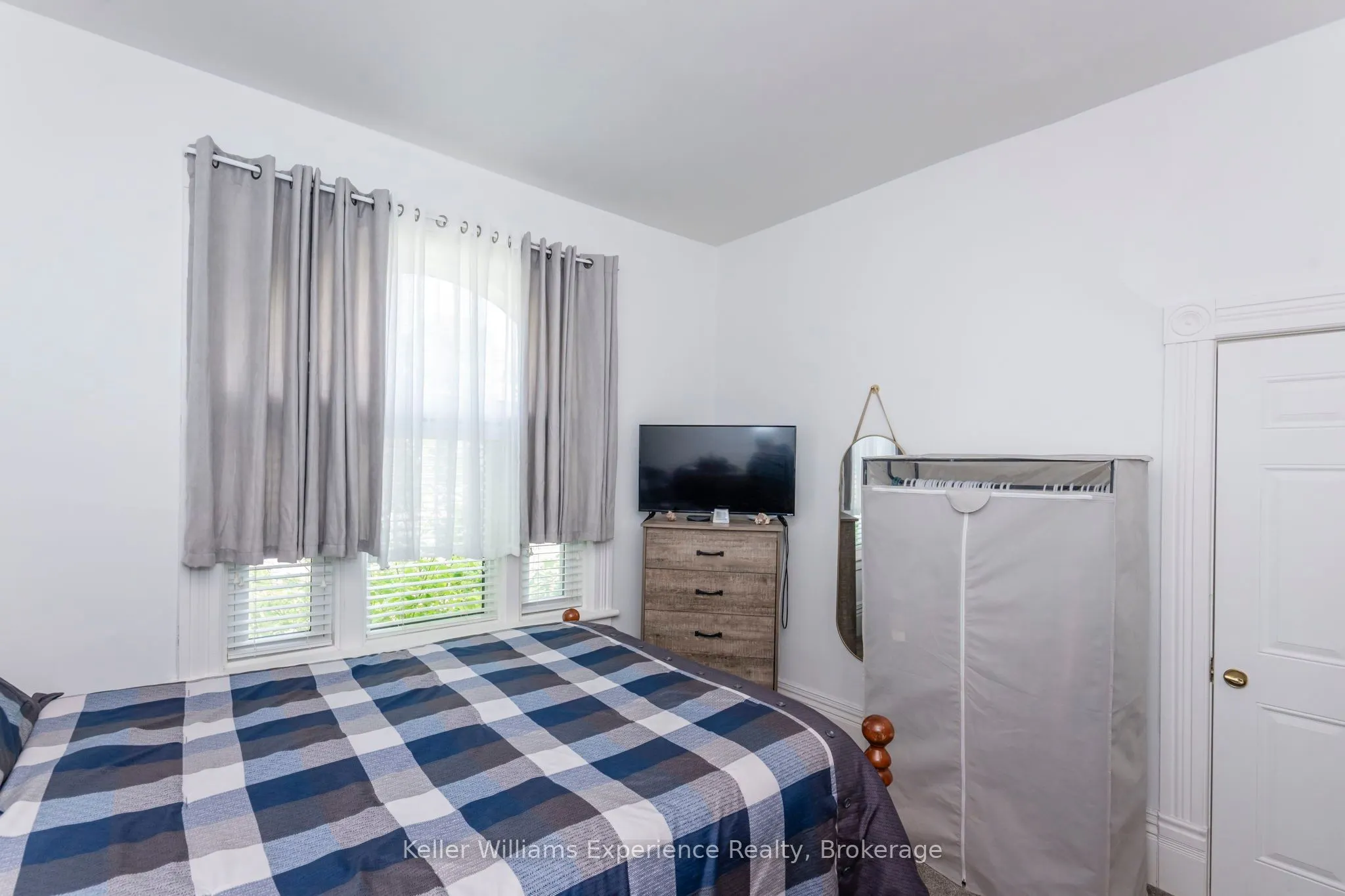20 Yonge Street S