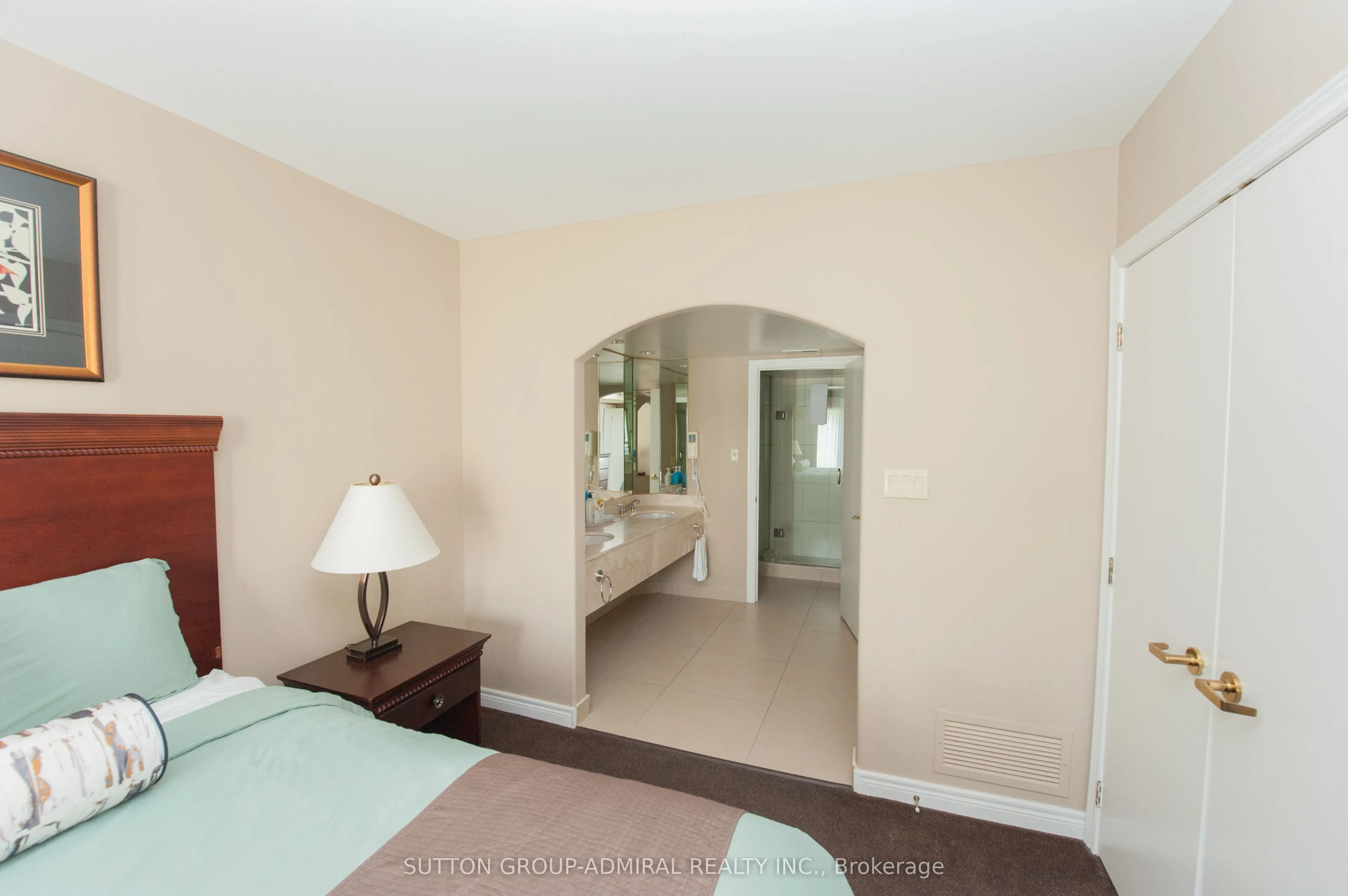 90 Highland Drive S, #2010