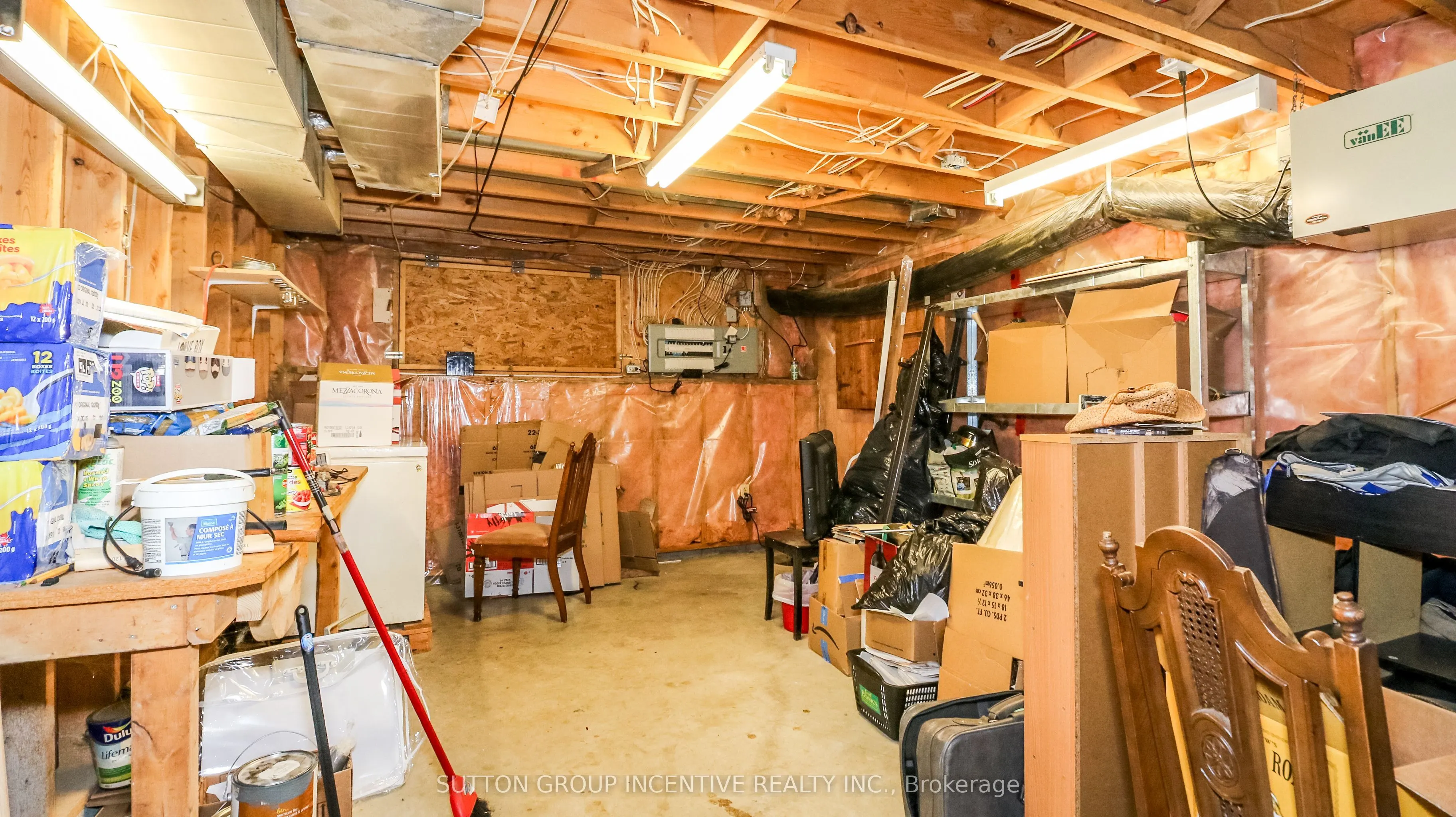 54 Mill Street E
