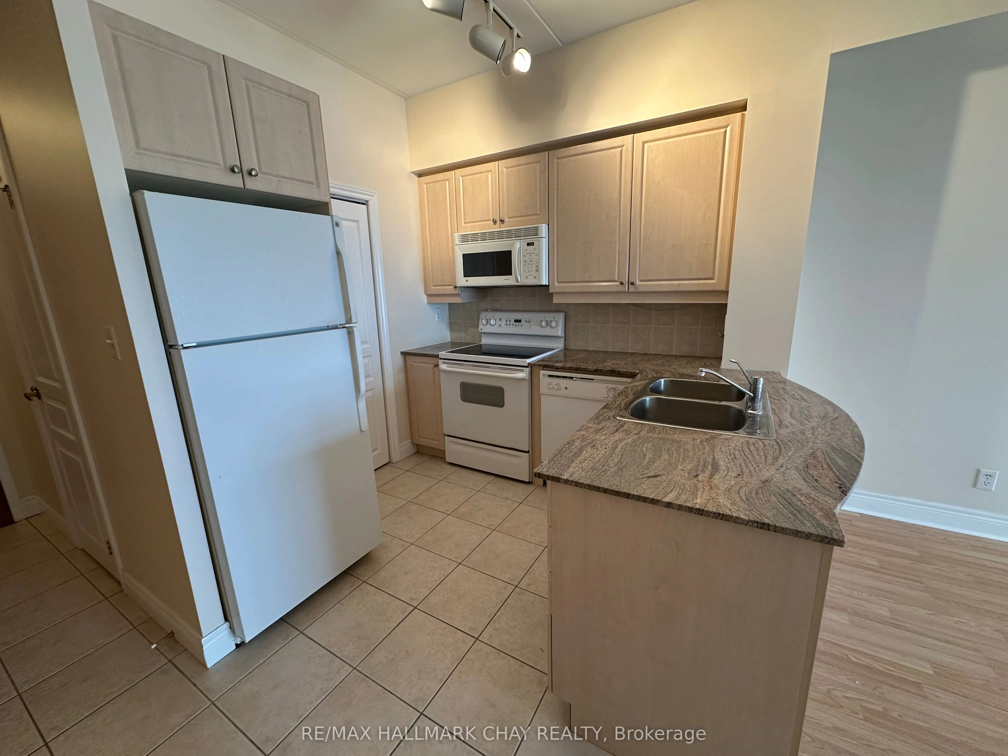 280 Aberdeen Boulevard, #403-PH3