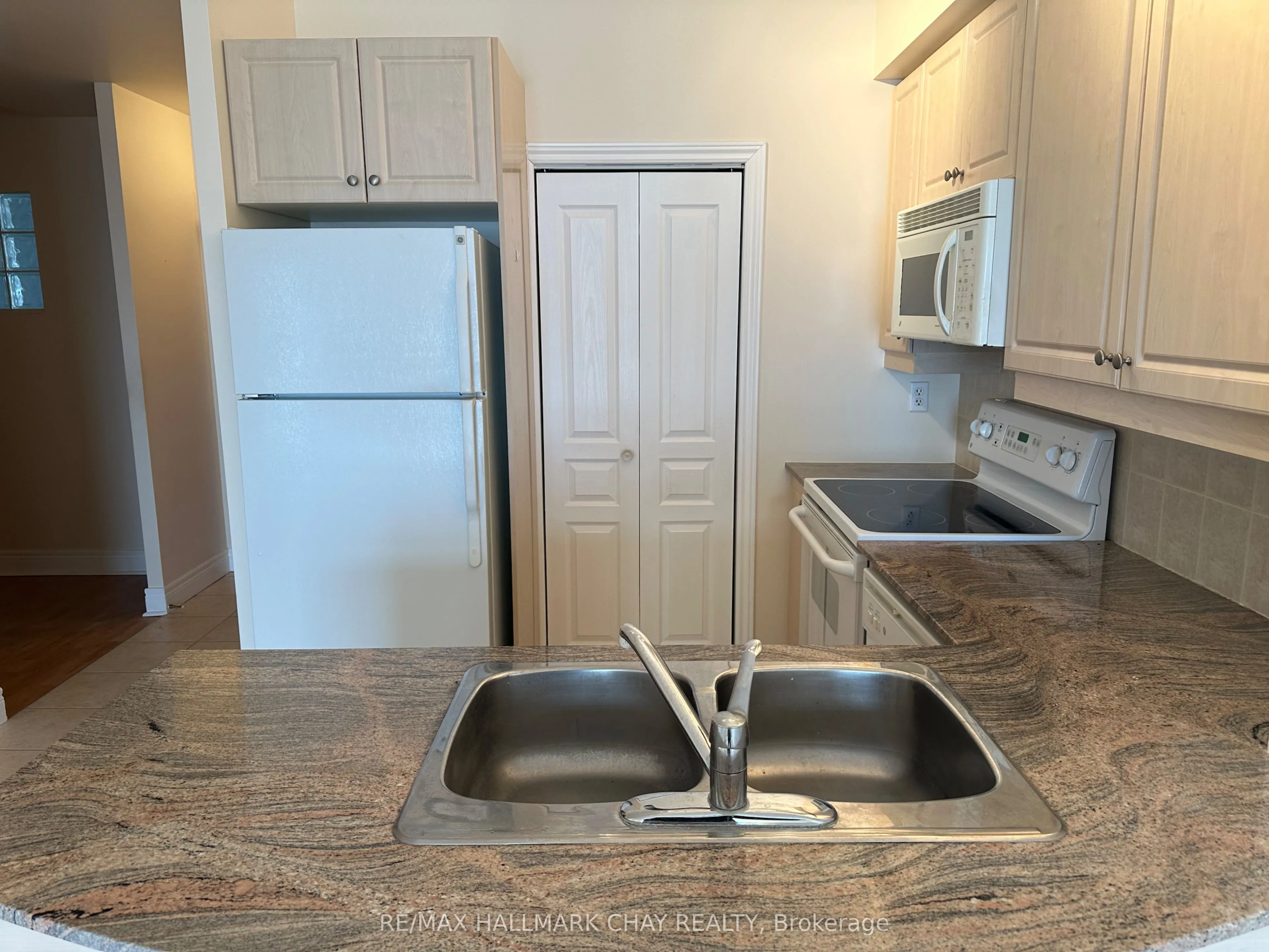 280 Aberdeen Boulevard, #403-PH3