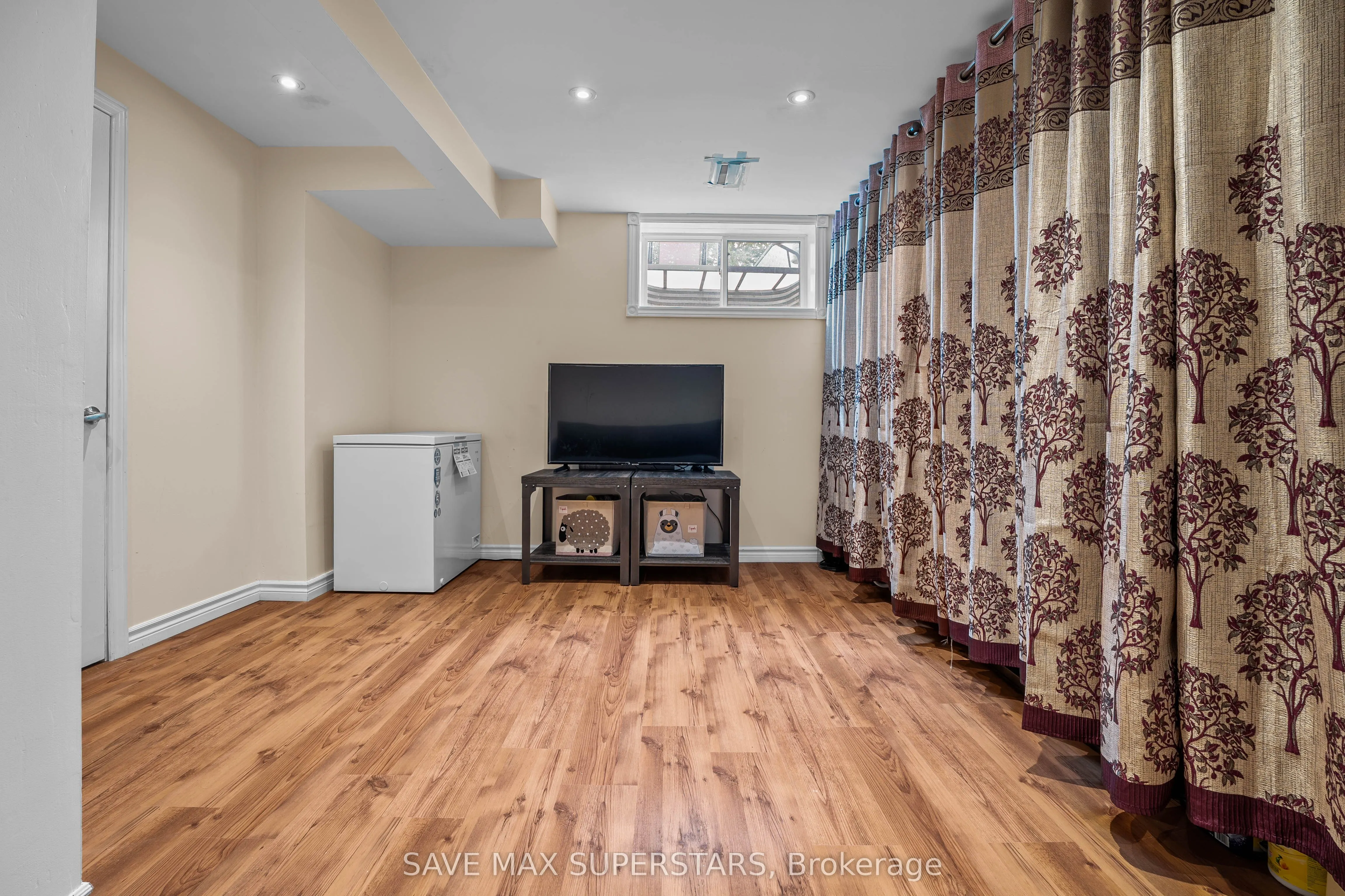 29 MADELAINE Drive #6
