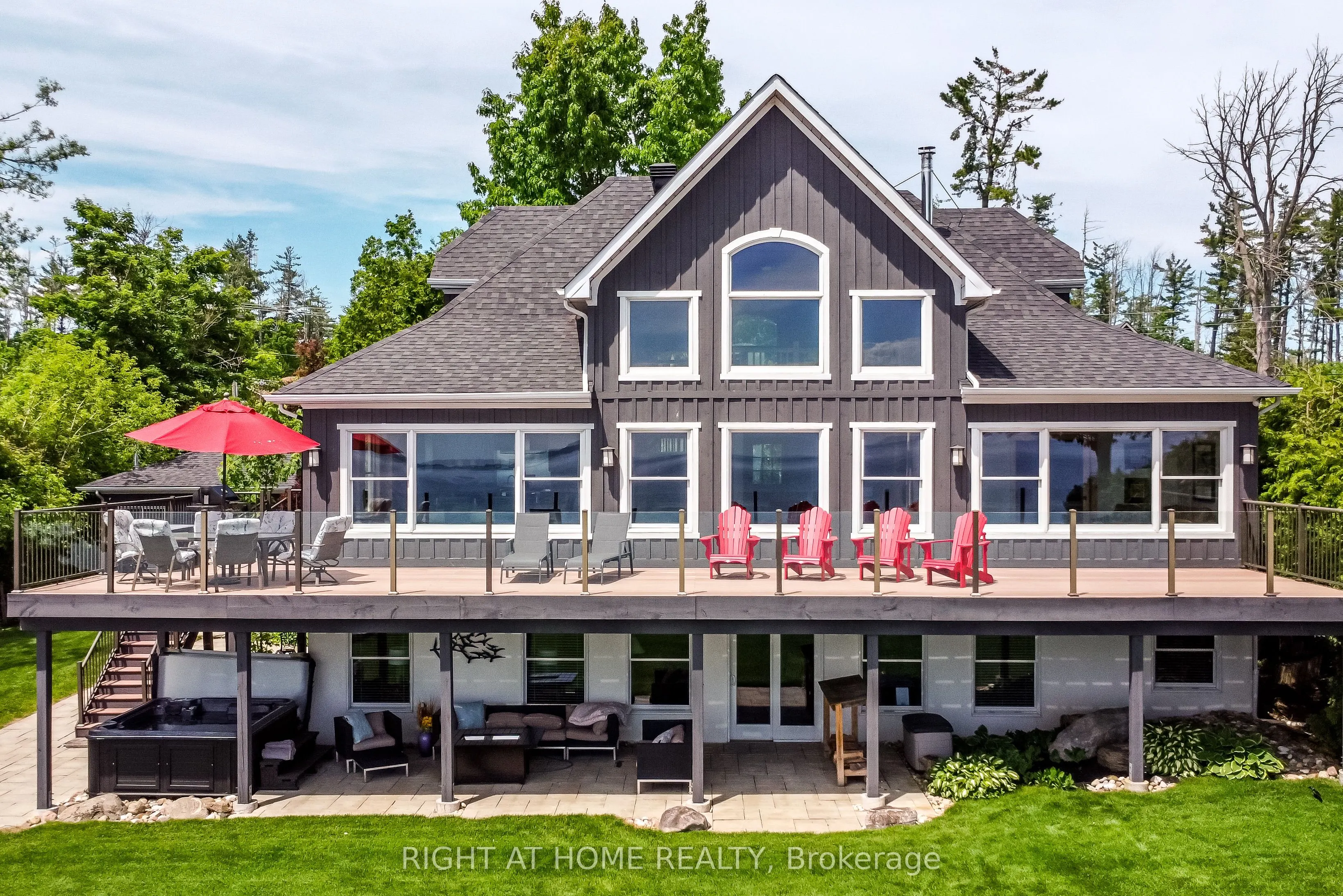 21 Lakeshore Road E