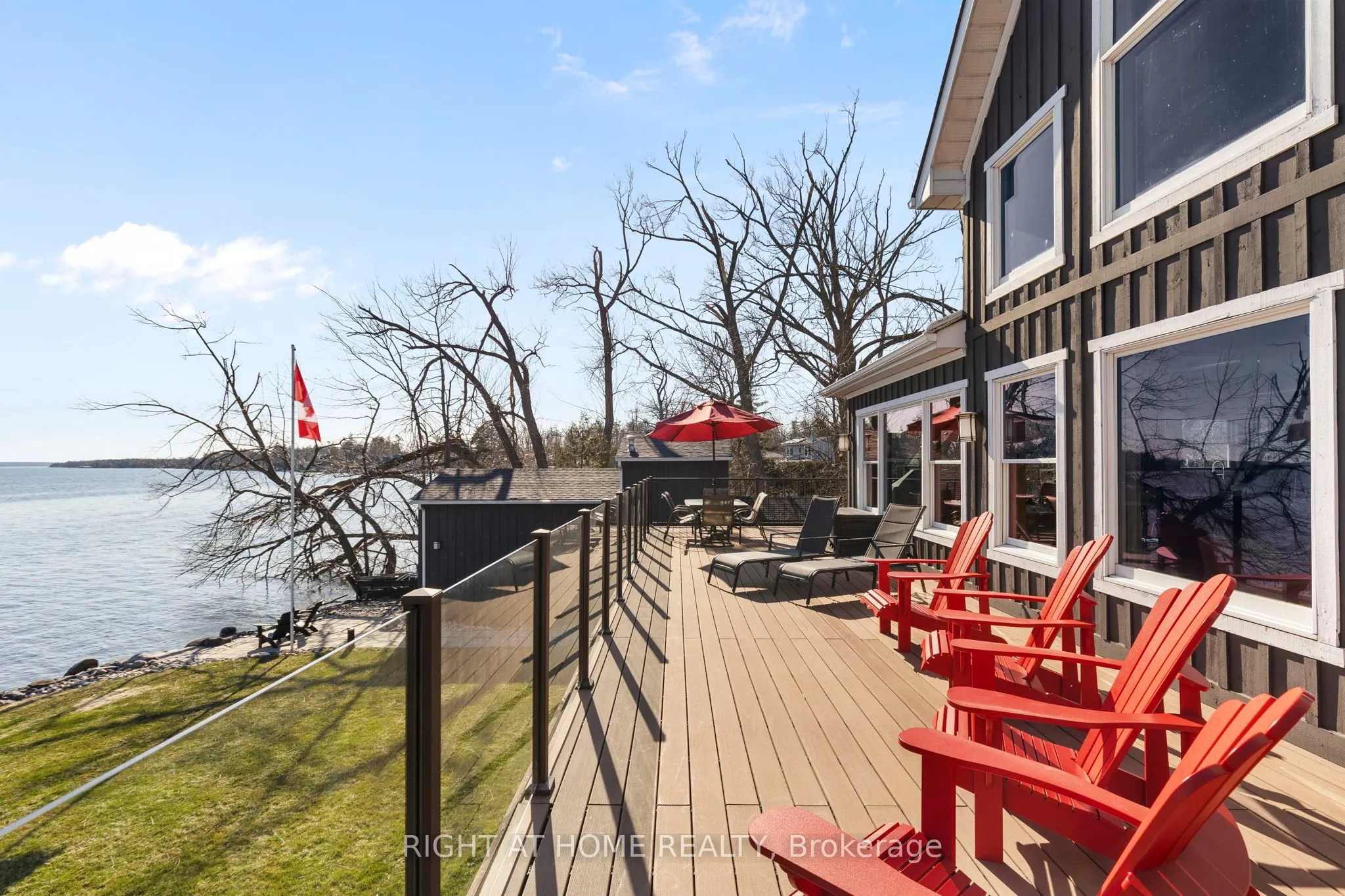 21 Lakeshore Road E