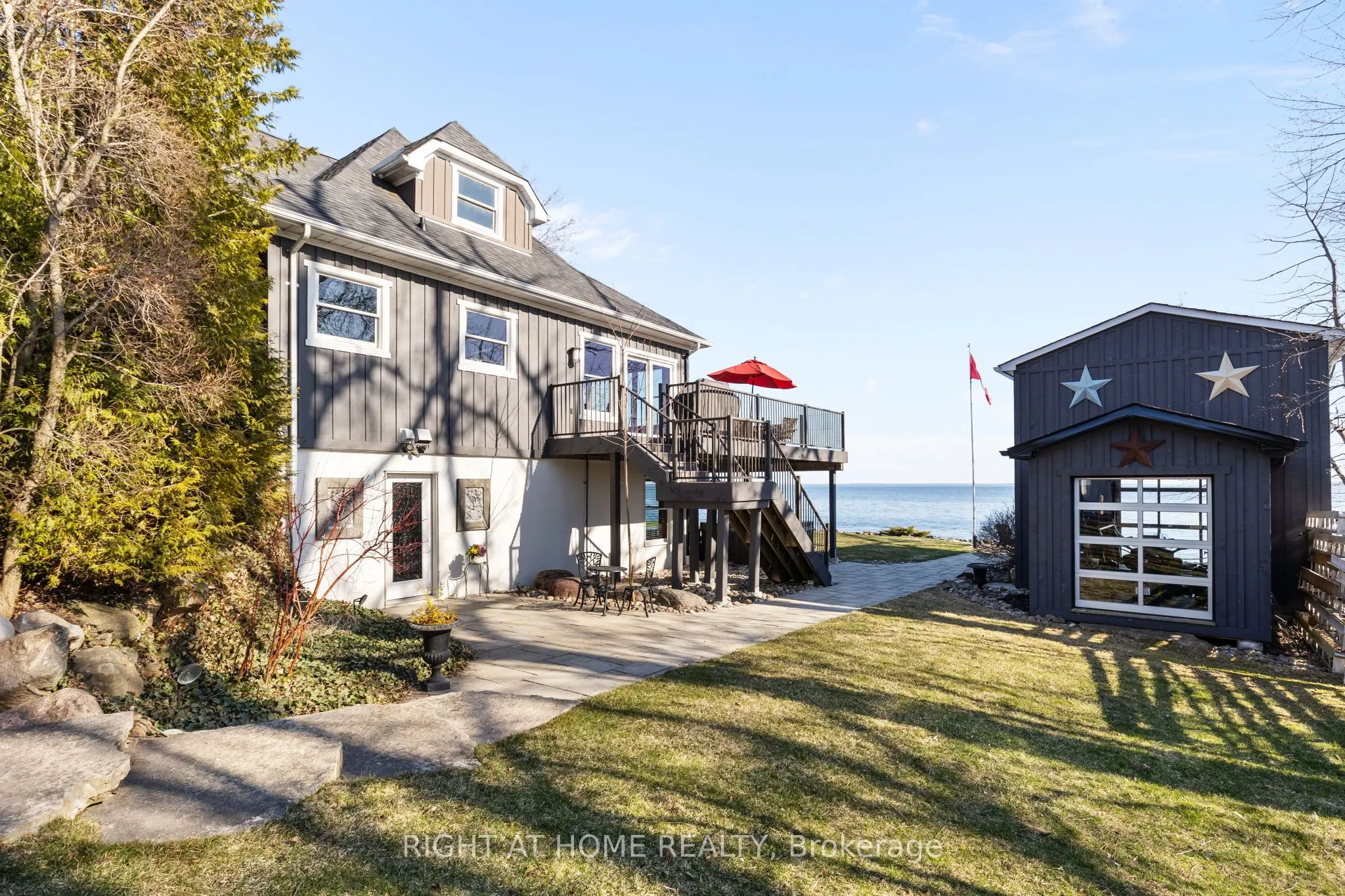 21 Lakeshore Road E