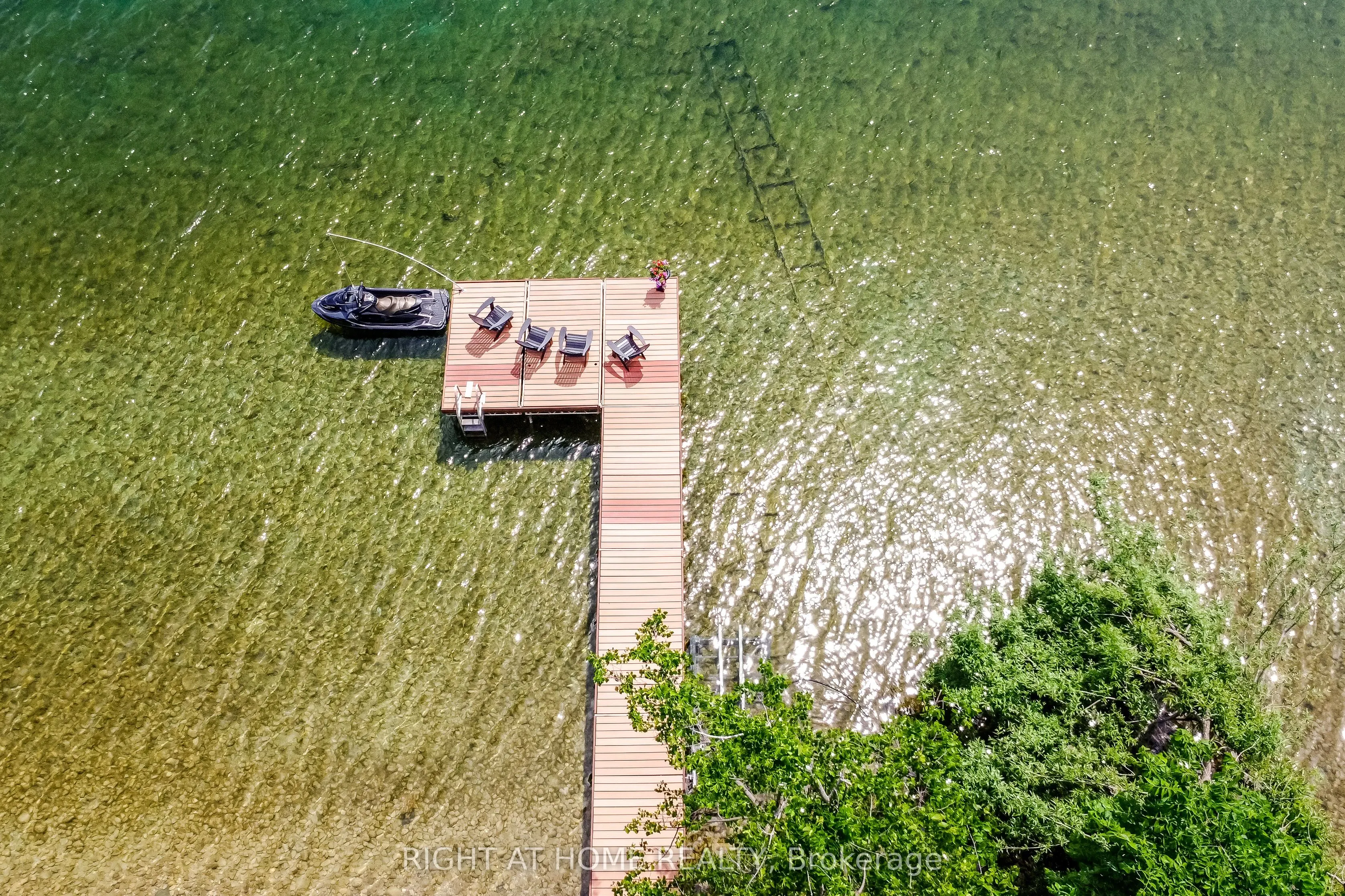 21 Lakeshore Road E