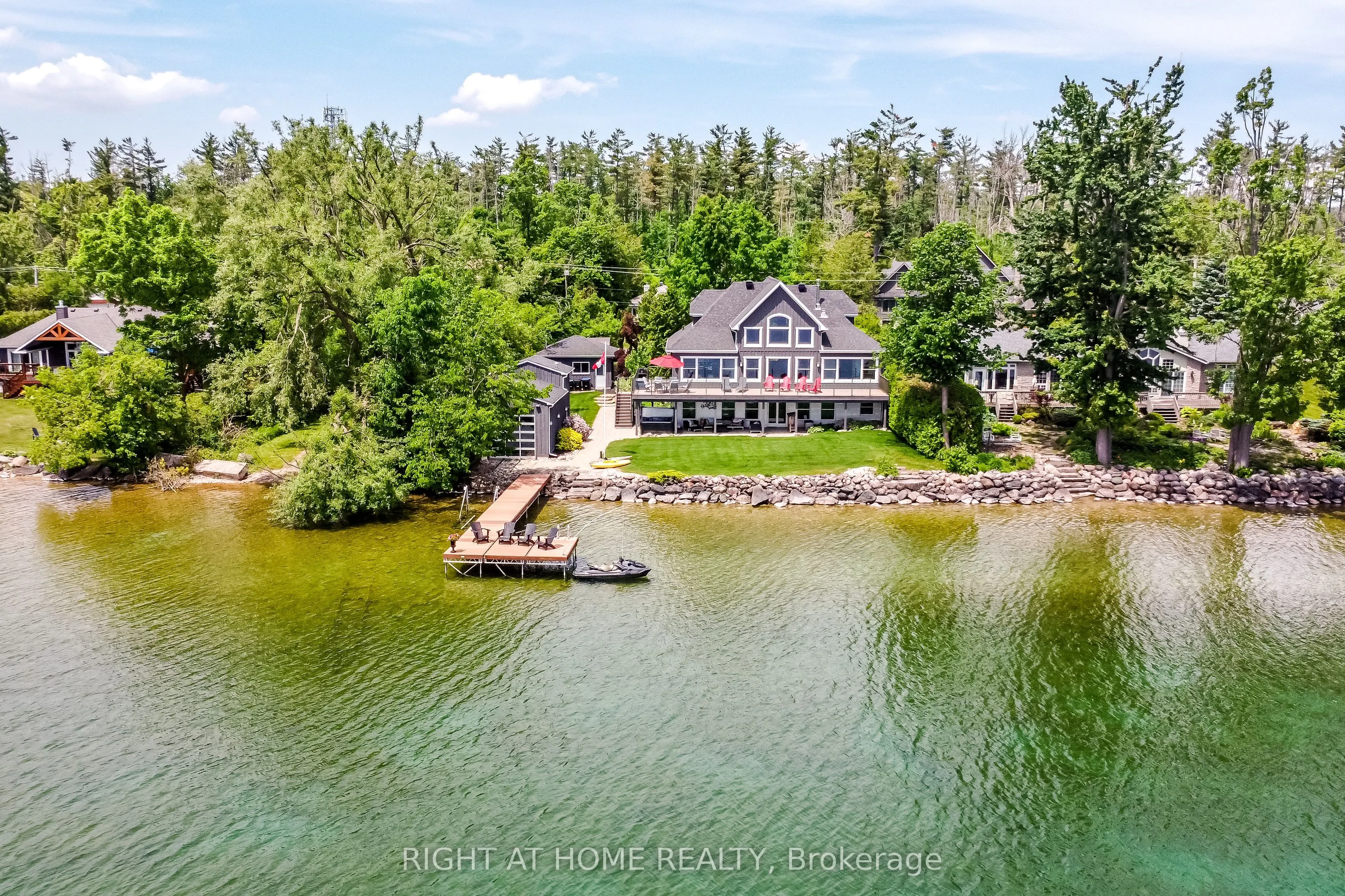 21 Lakeshore Road E
