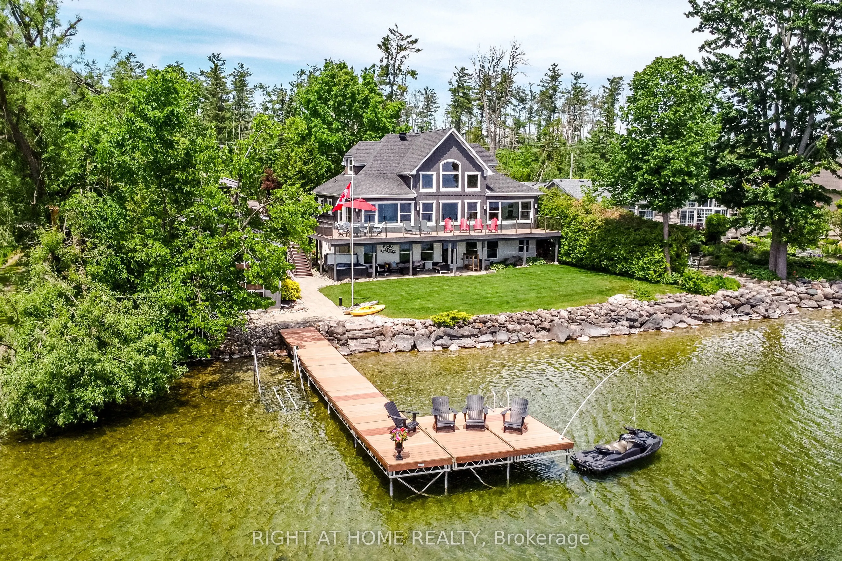21 Lakeshore Road E