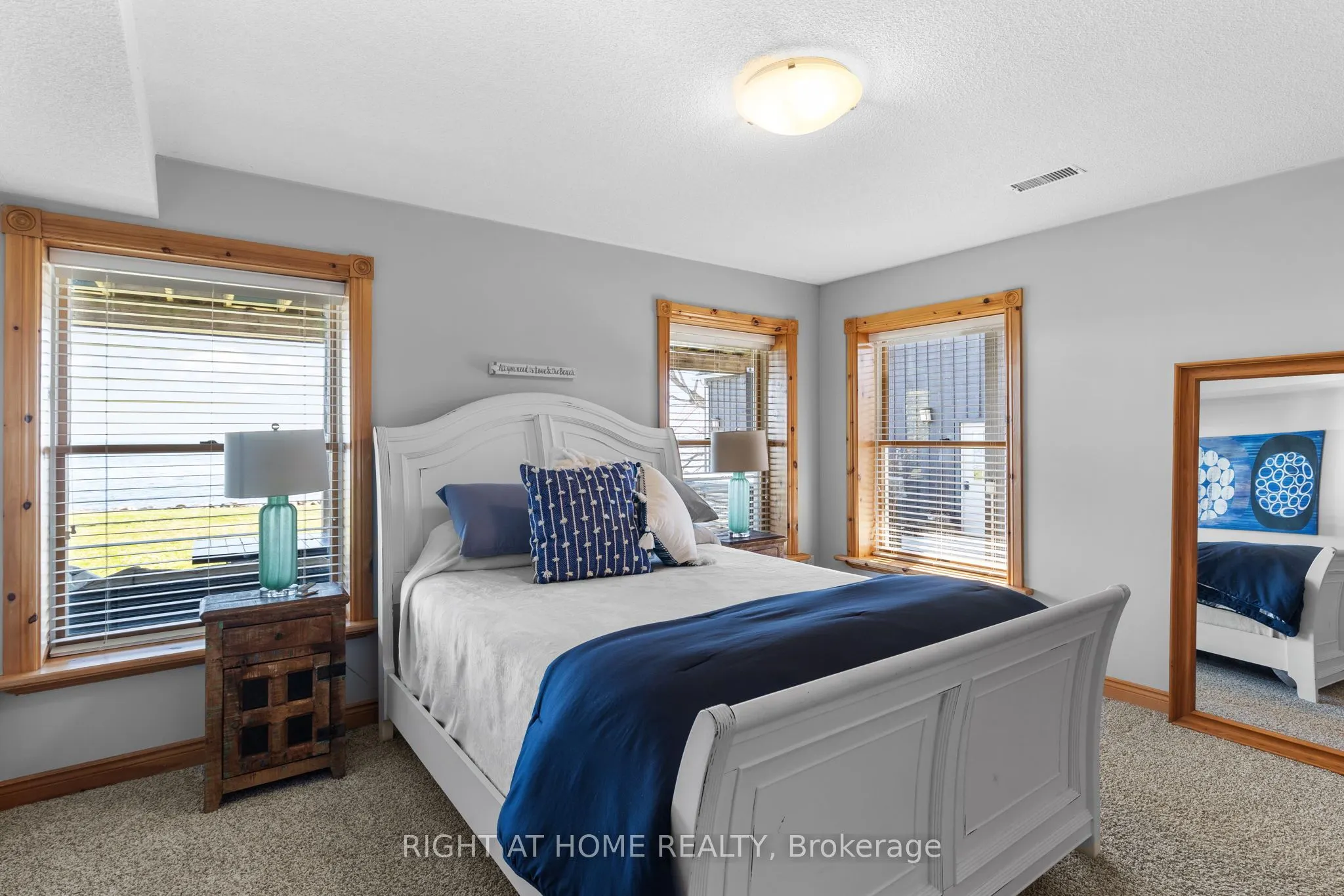 21 Lakeshore Road E