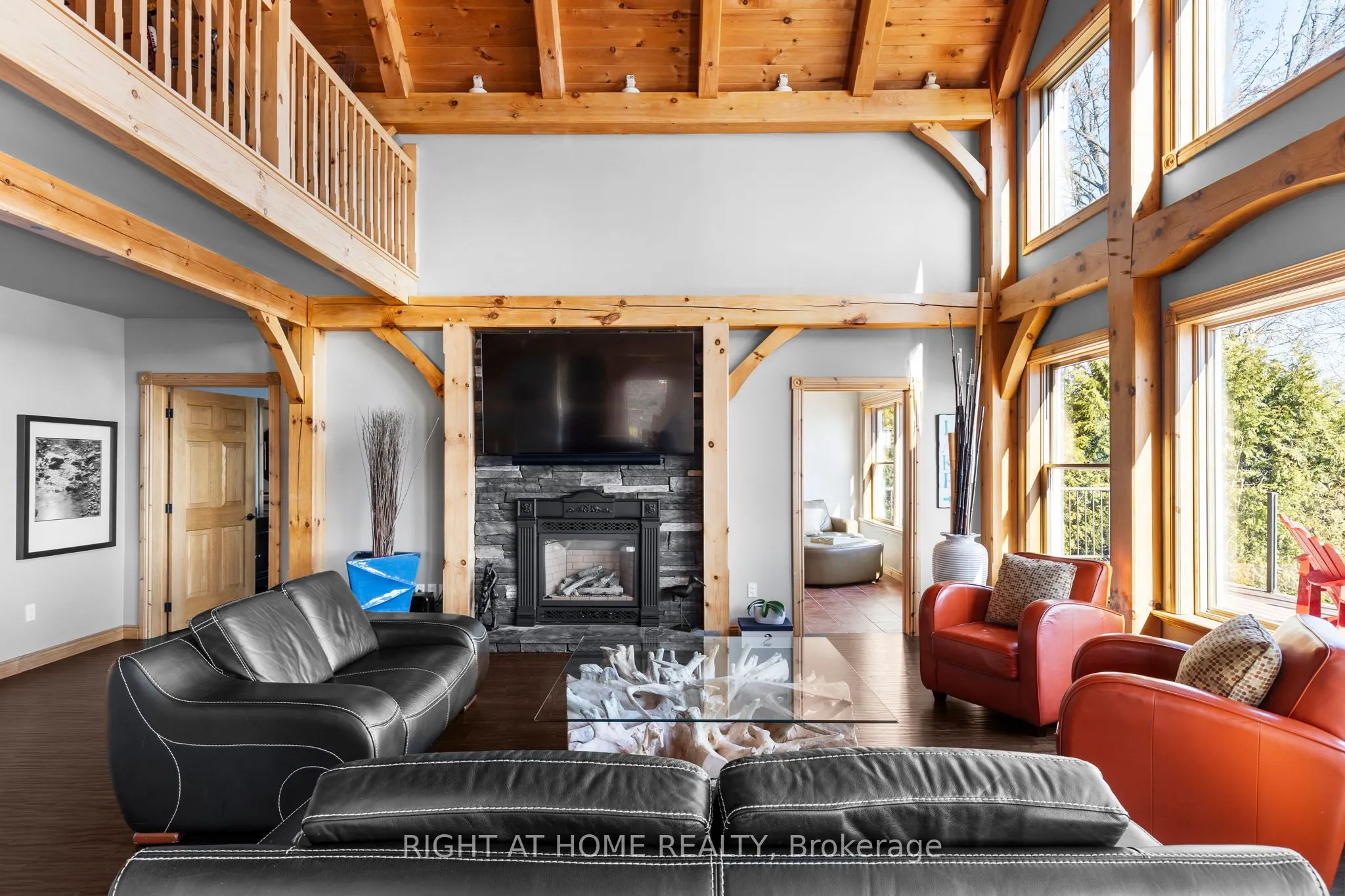 21 Lakeshore Road E