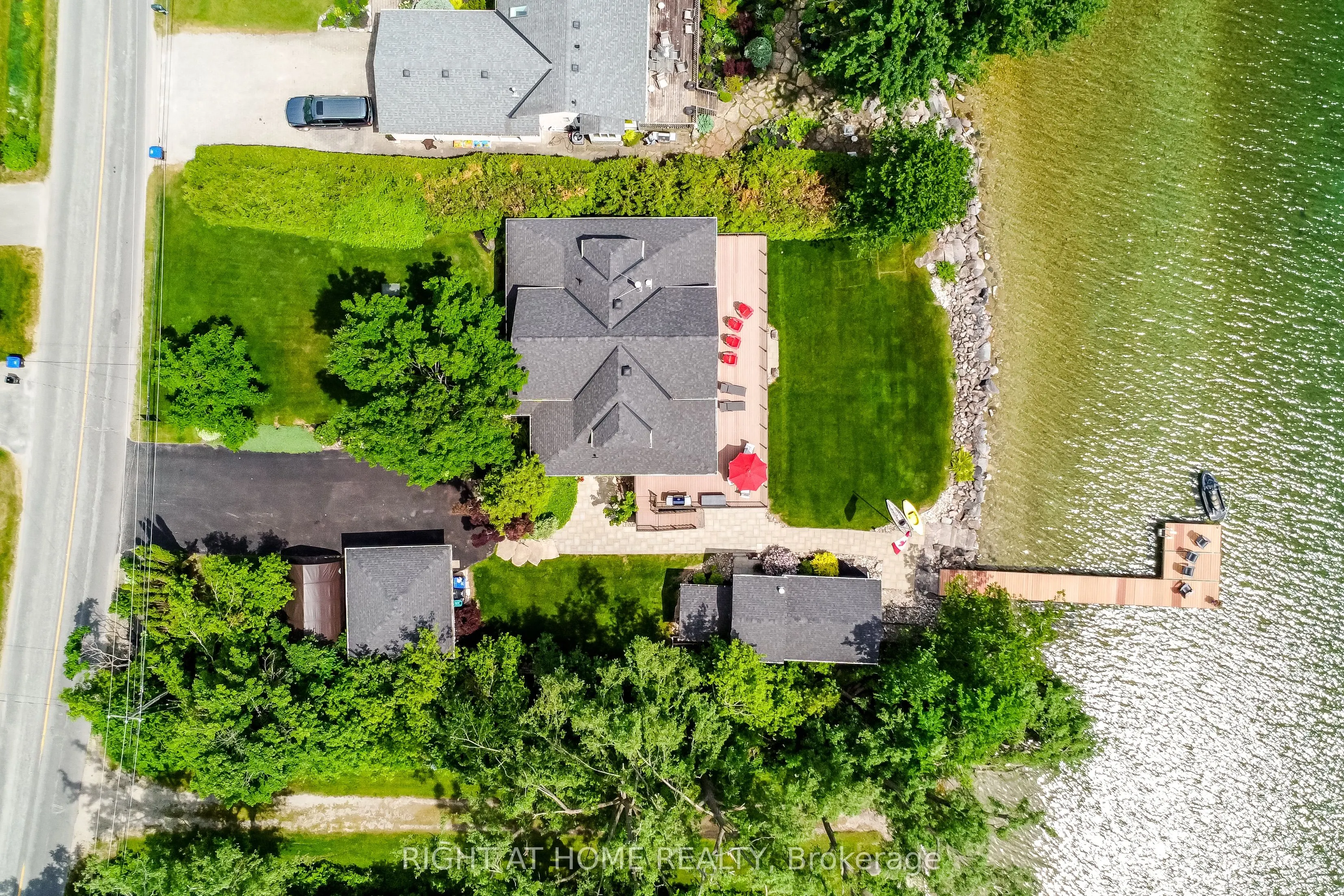 21 Lakeshore Road E