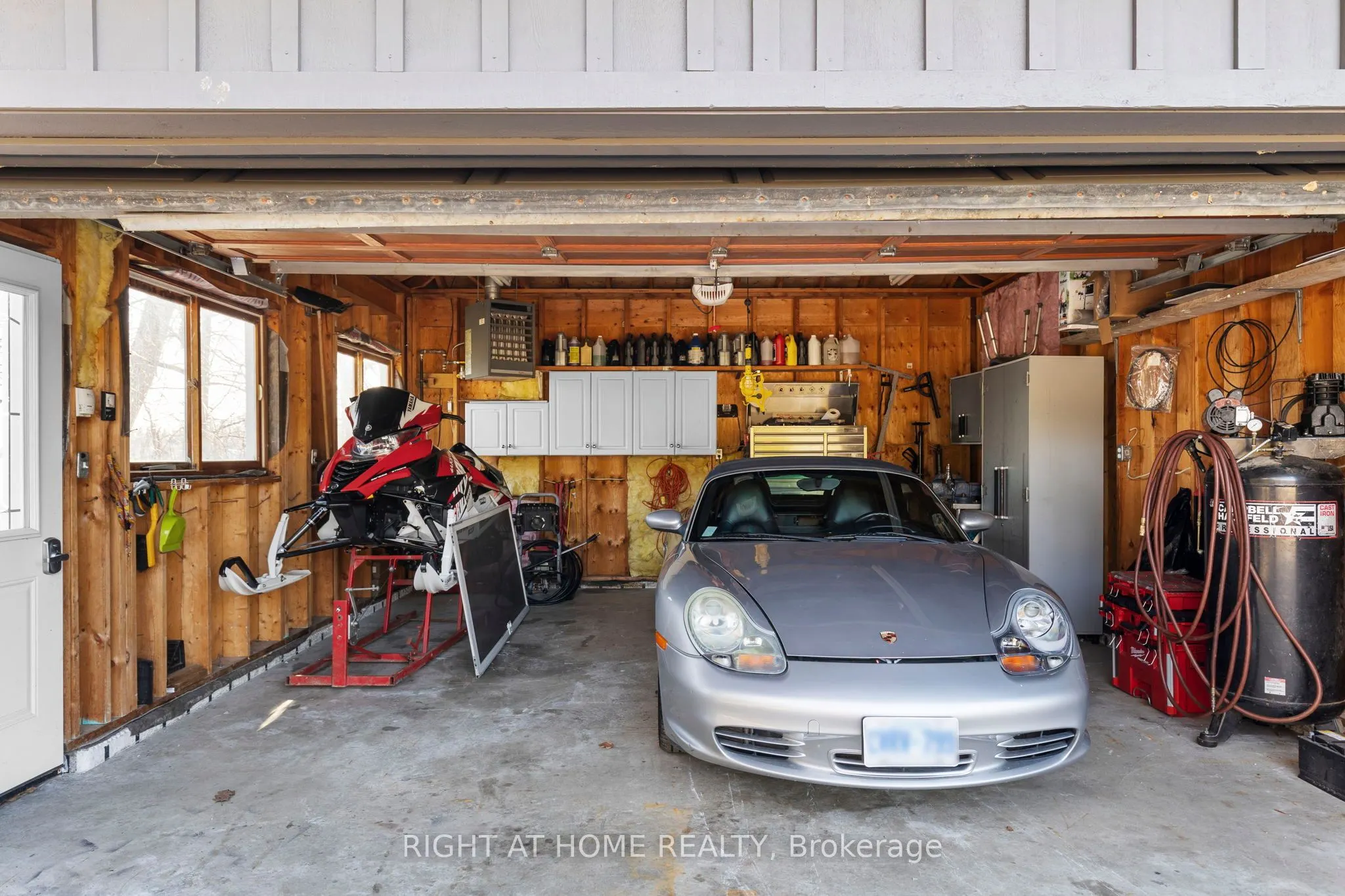21 Lakeshore Road E