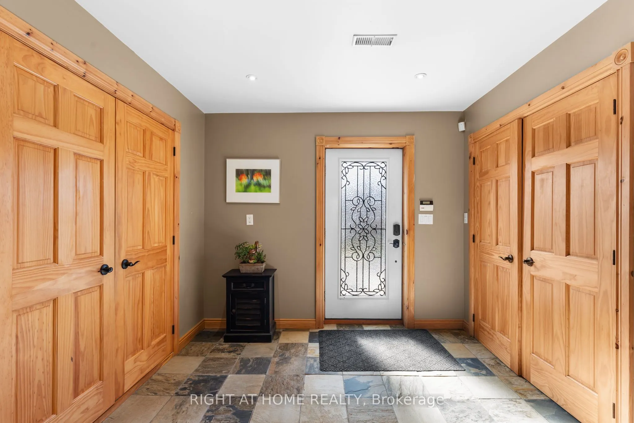 21 Lakeshore Road E