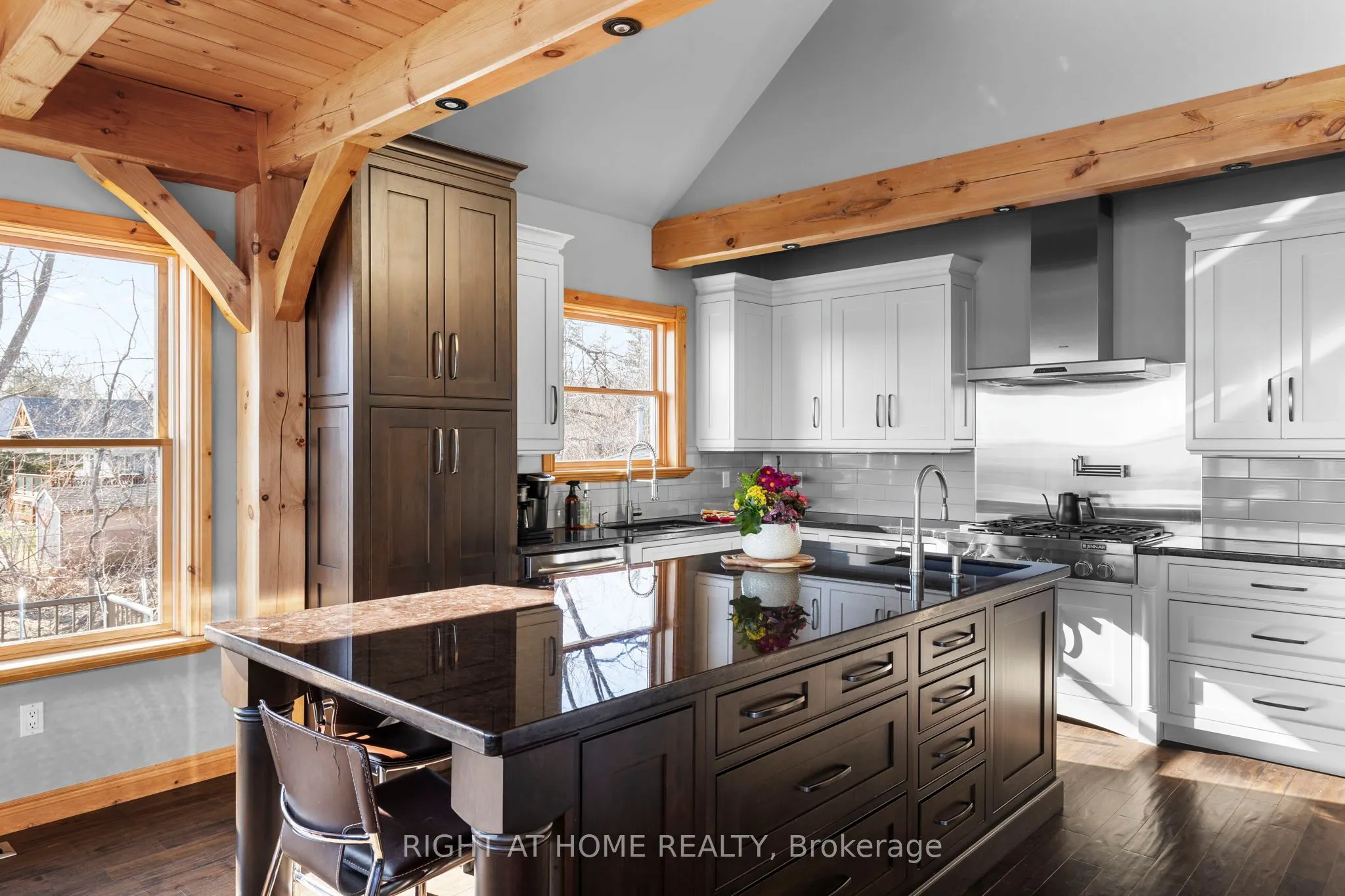 21 Lakeshore Road E