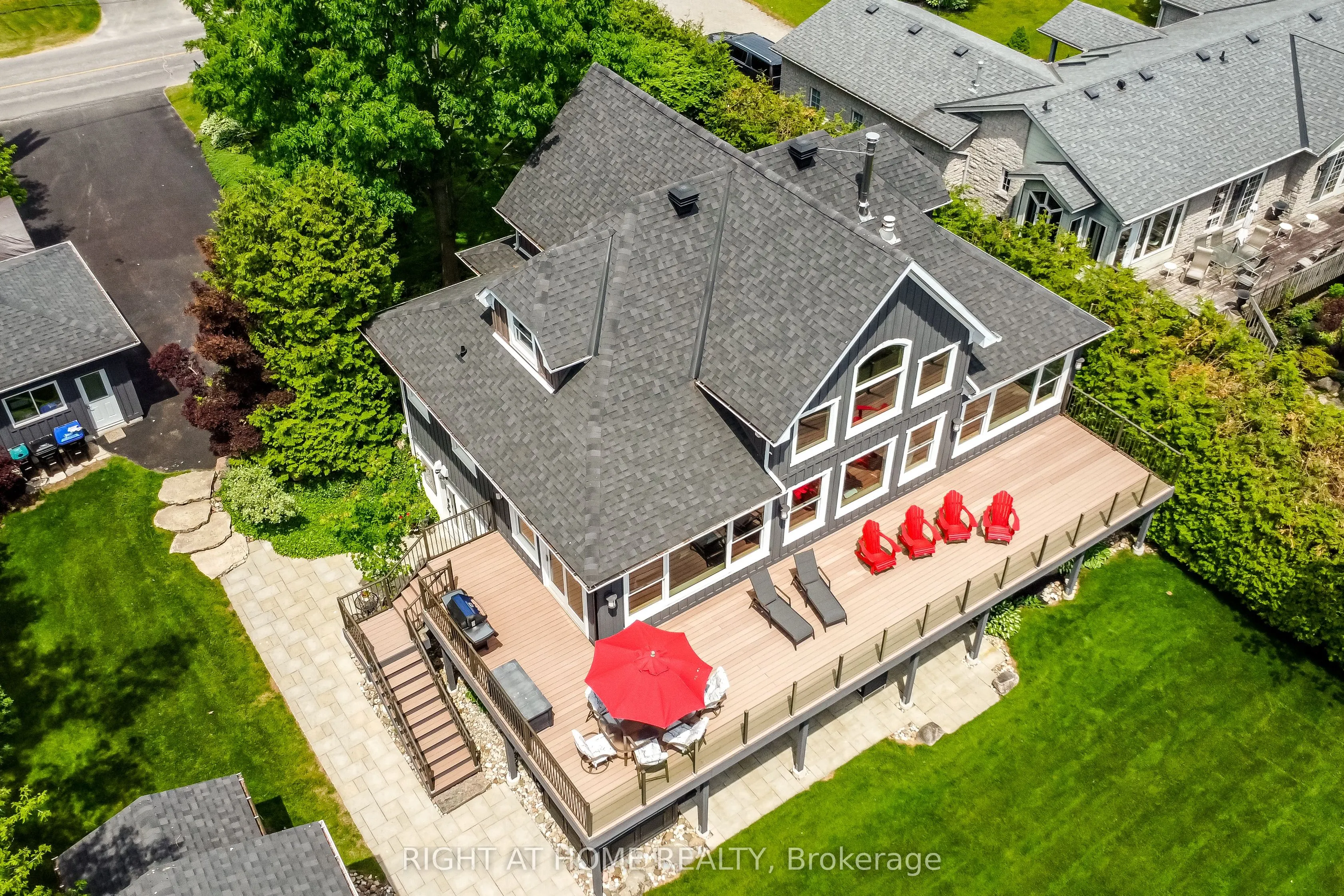 21 Lakeshore Road E