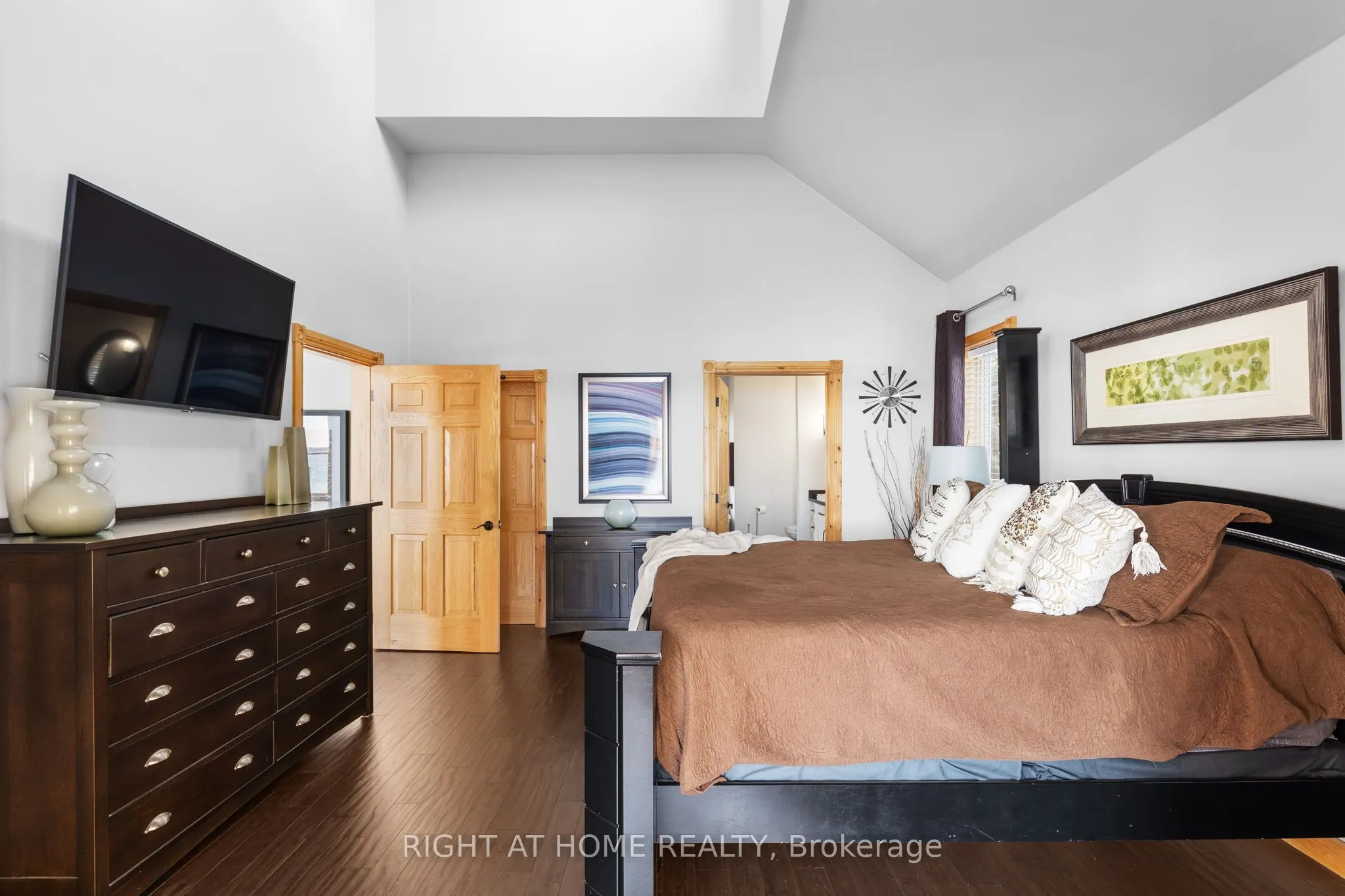21 Lakeshore Road E