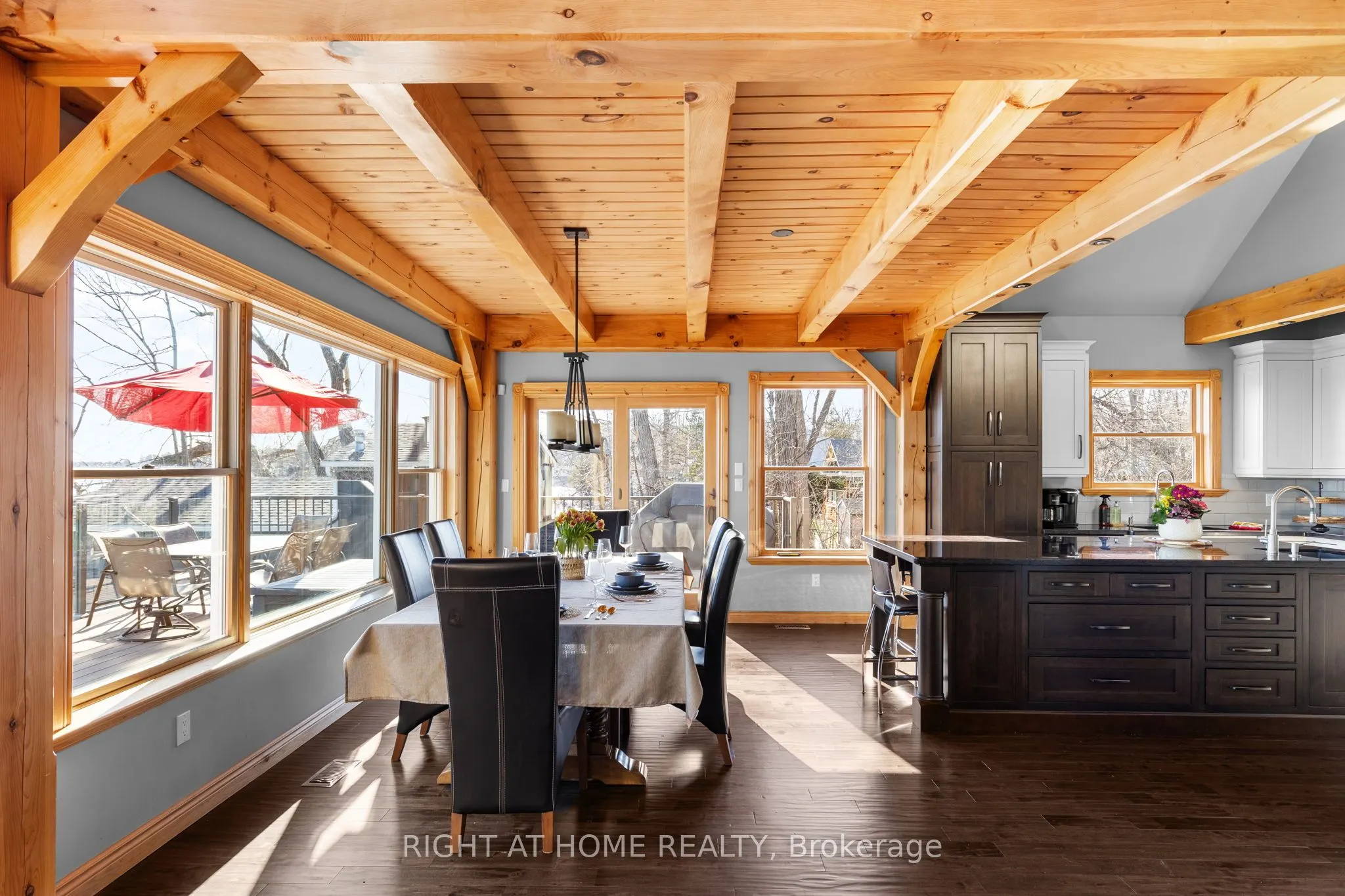 21 Lakeshore Road E
