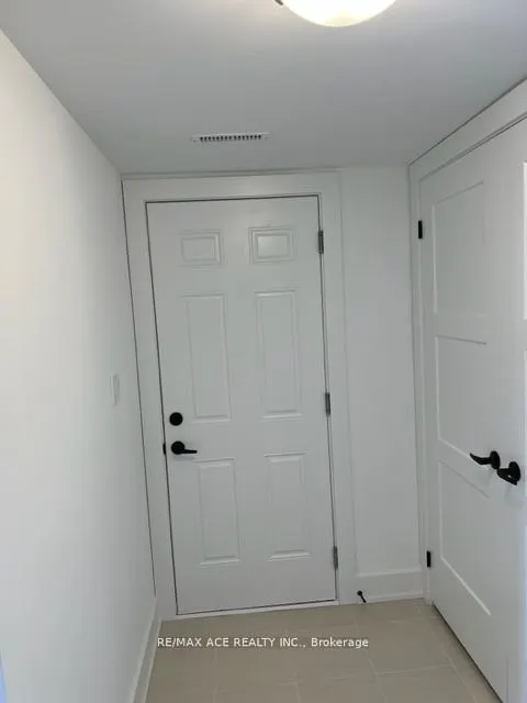17 Tobias Lane