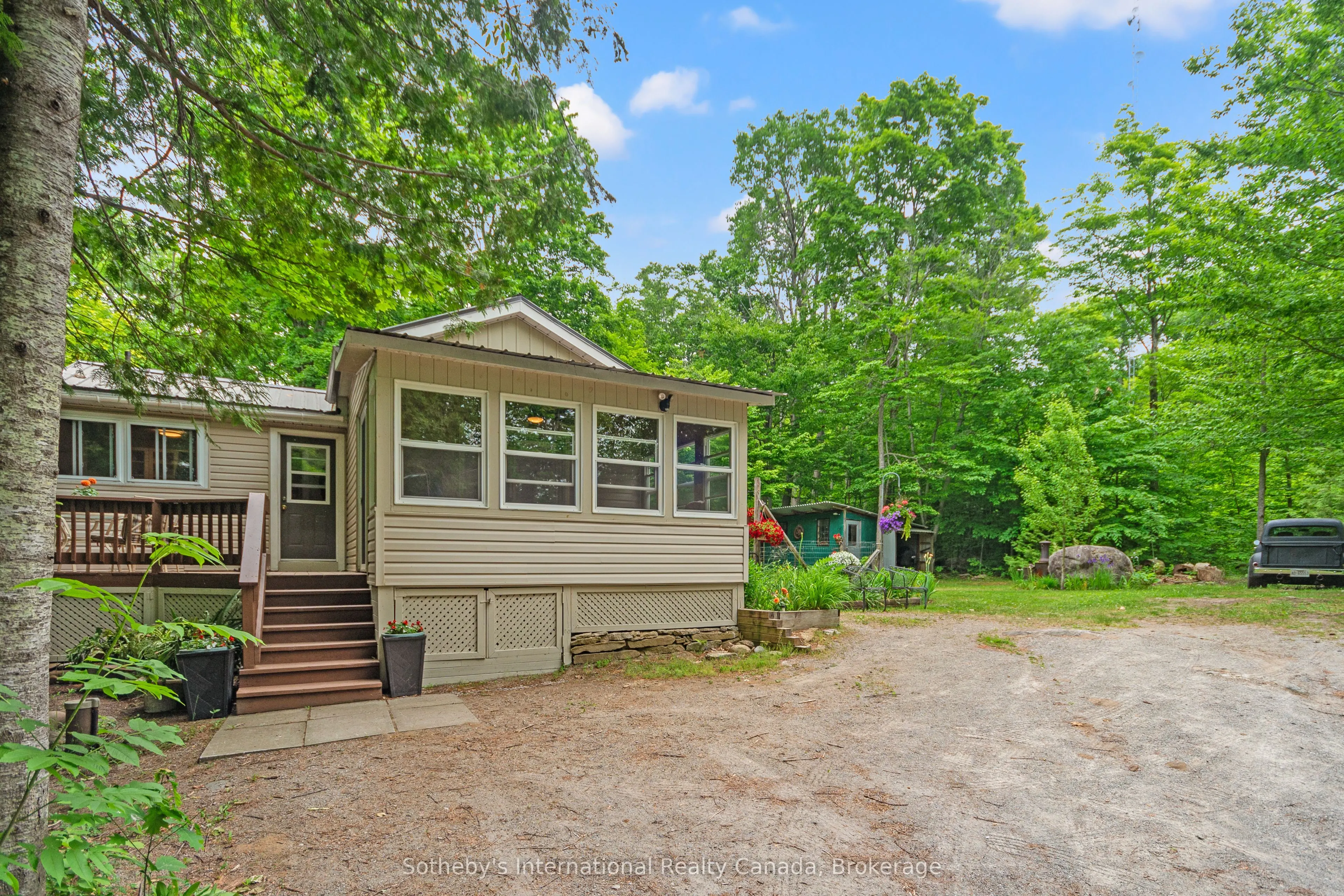 31 Meadows Avenue