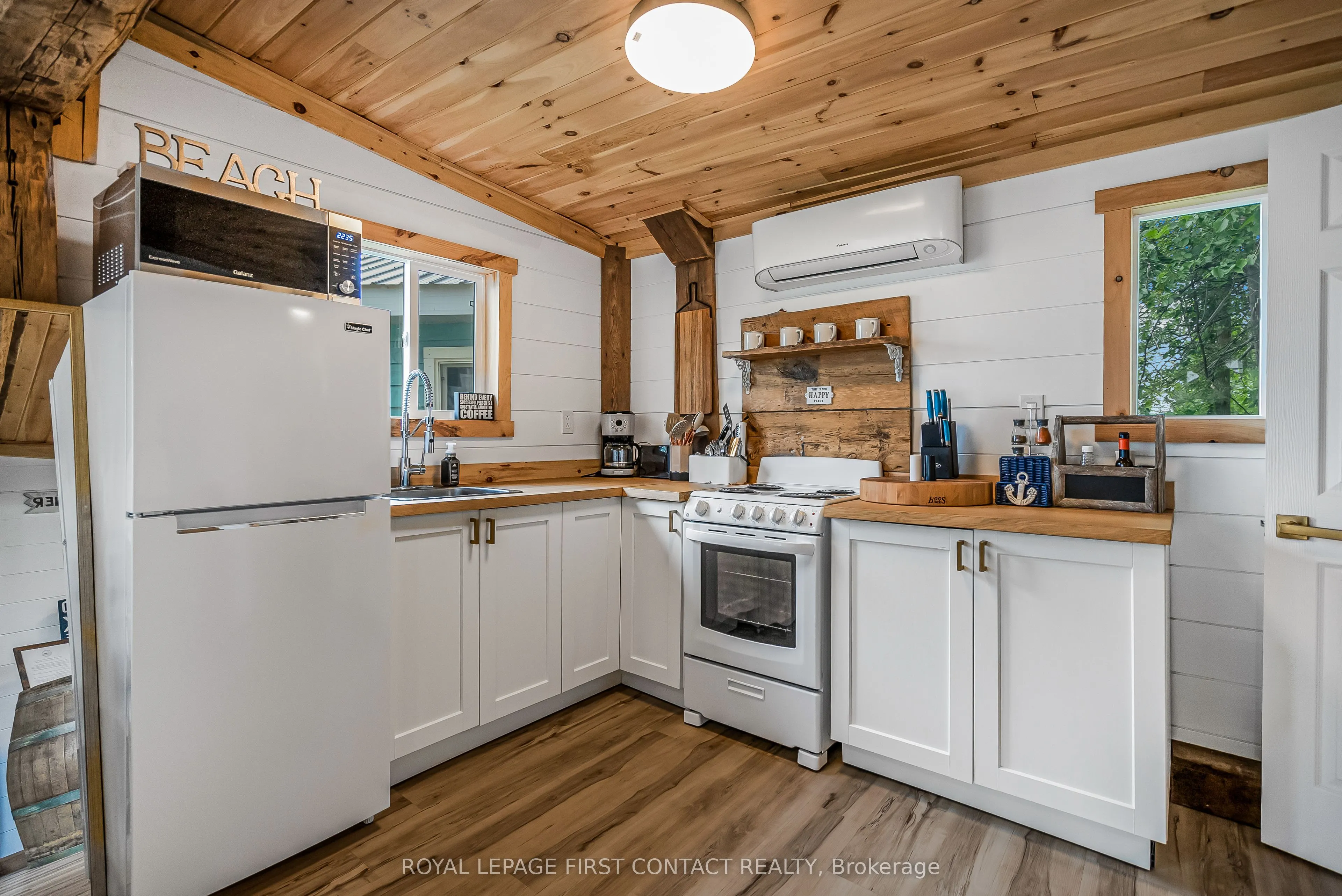 5608 Penetanguishene Road