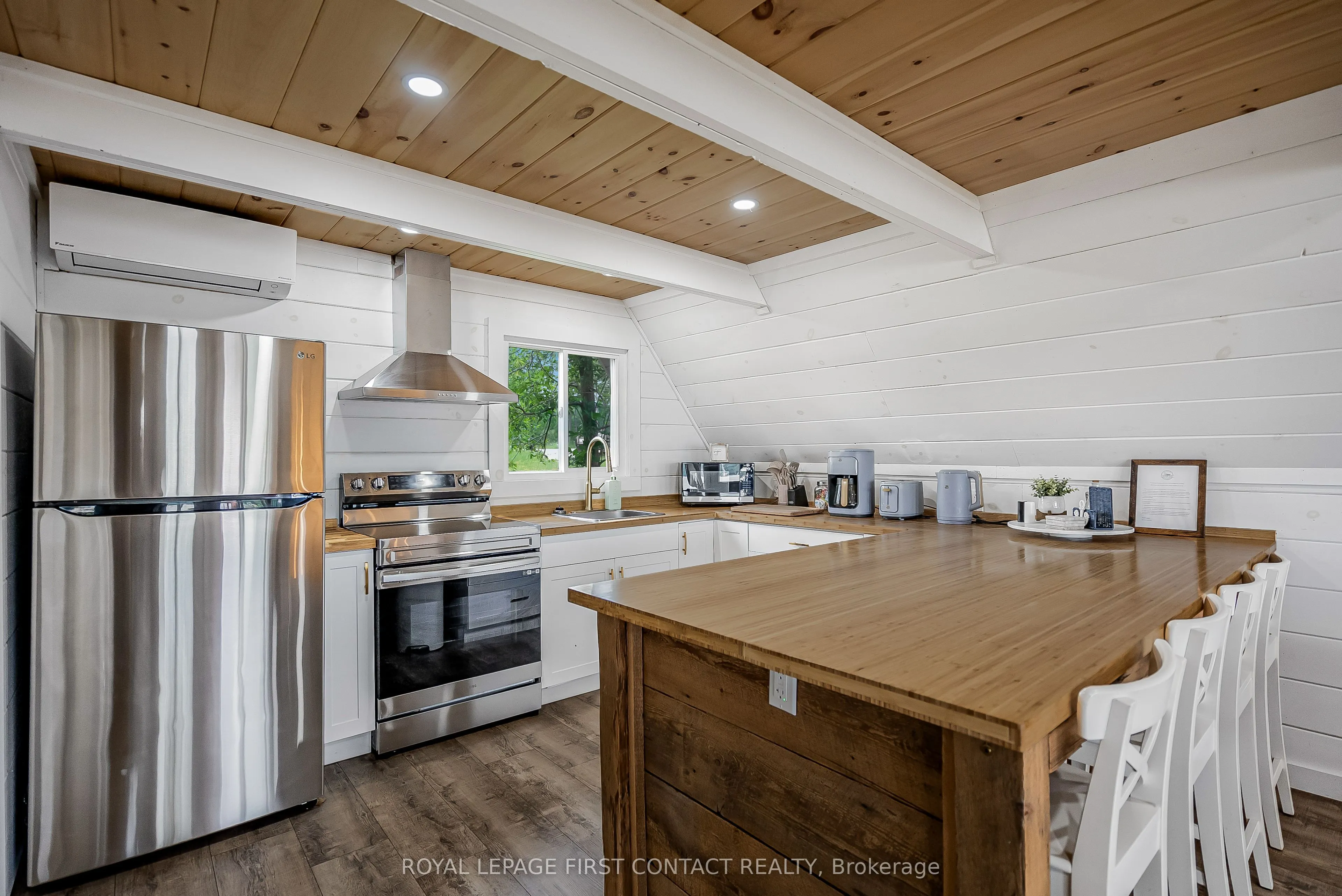 5608 Penetanguishene Road