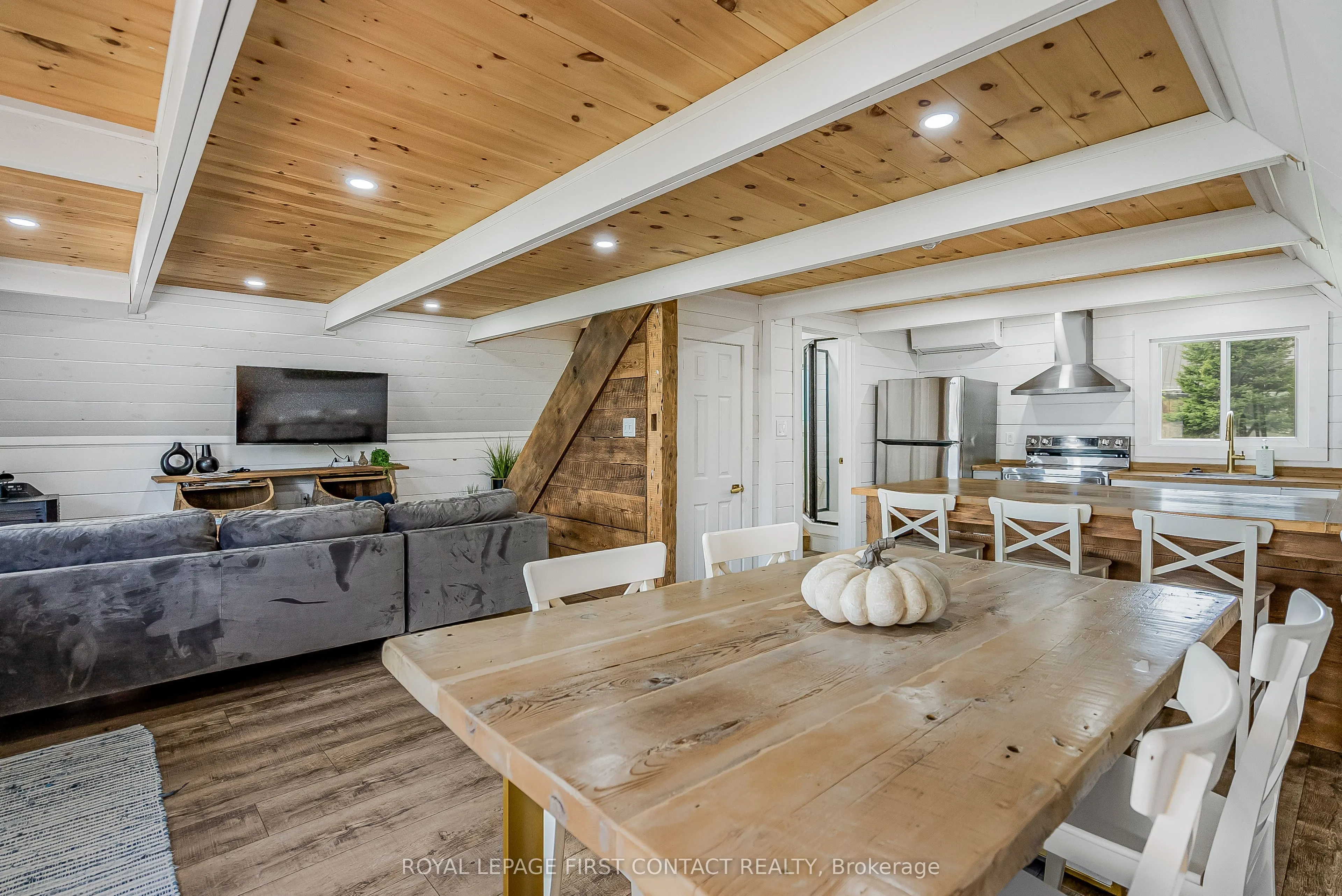 5608 Penetanguishene Road