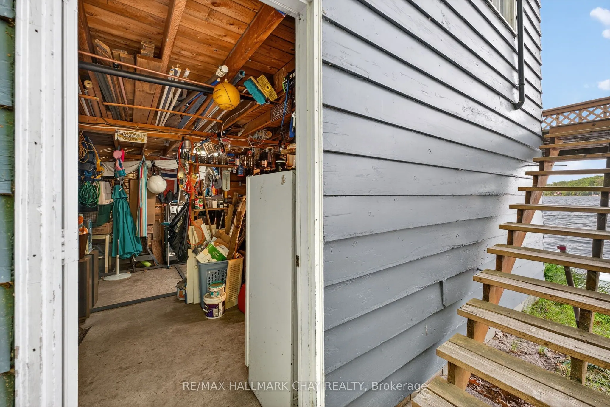 112 FARLAIN LAKE Road E