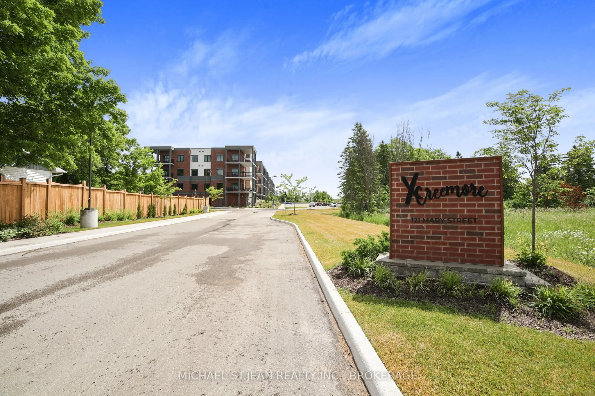 121 Mary Street, #402
