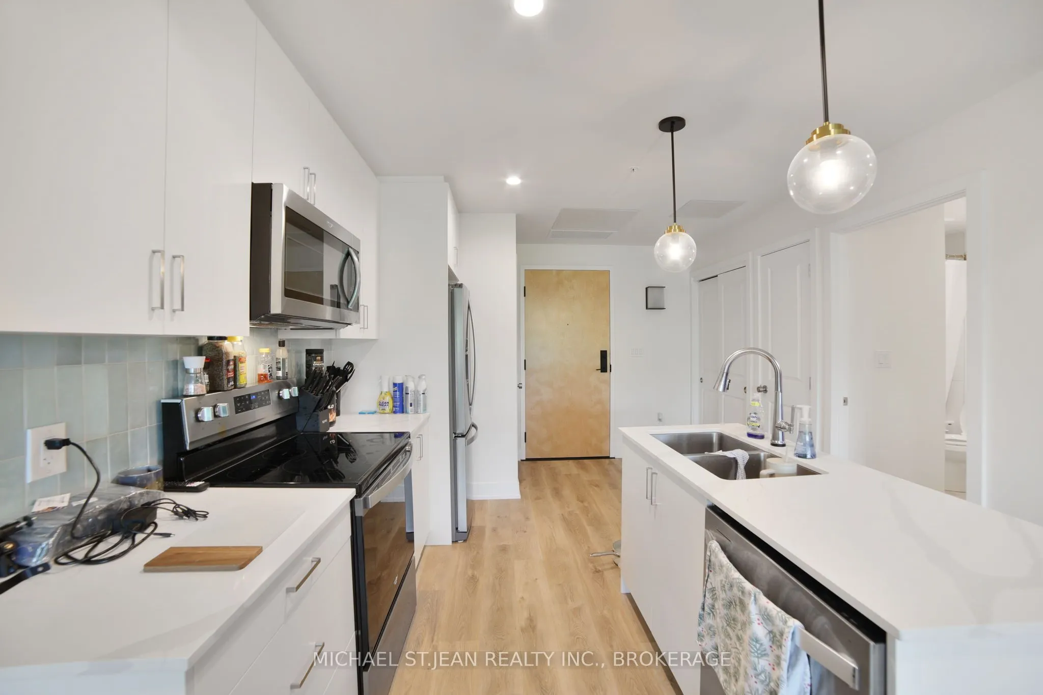 121 Mary Street, #402