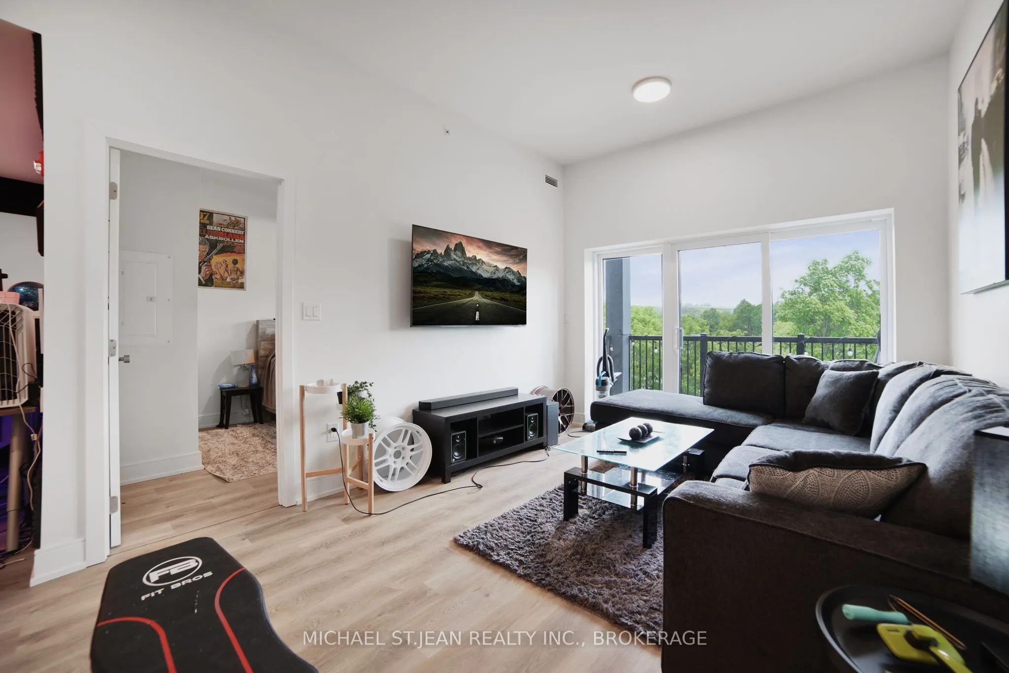 121 Mary Street, #402