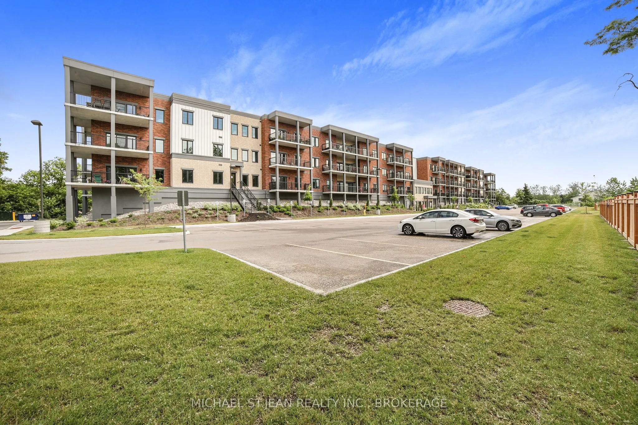 121 Mary Street, #402