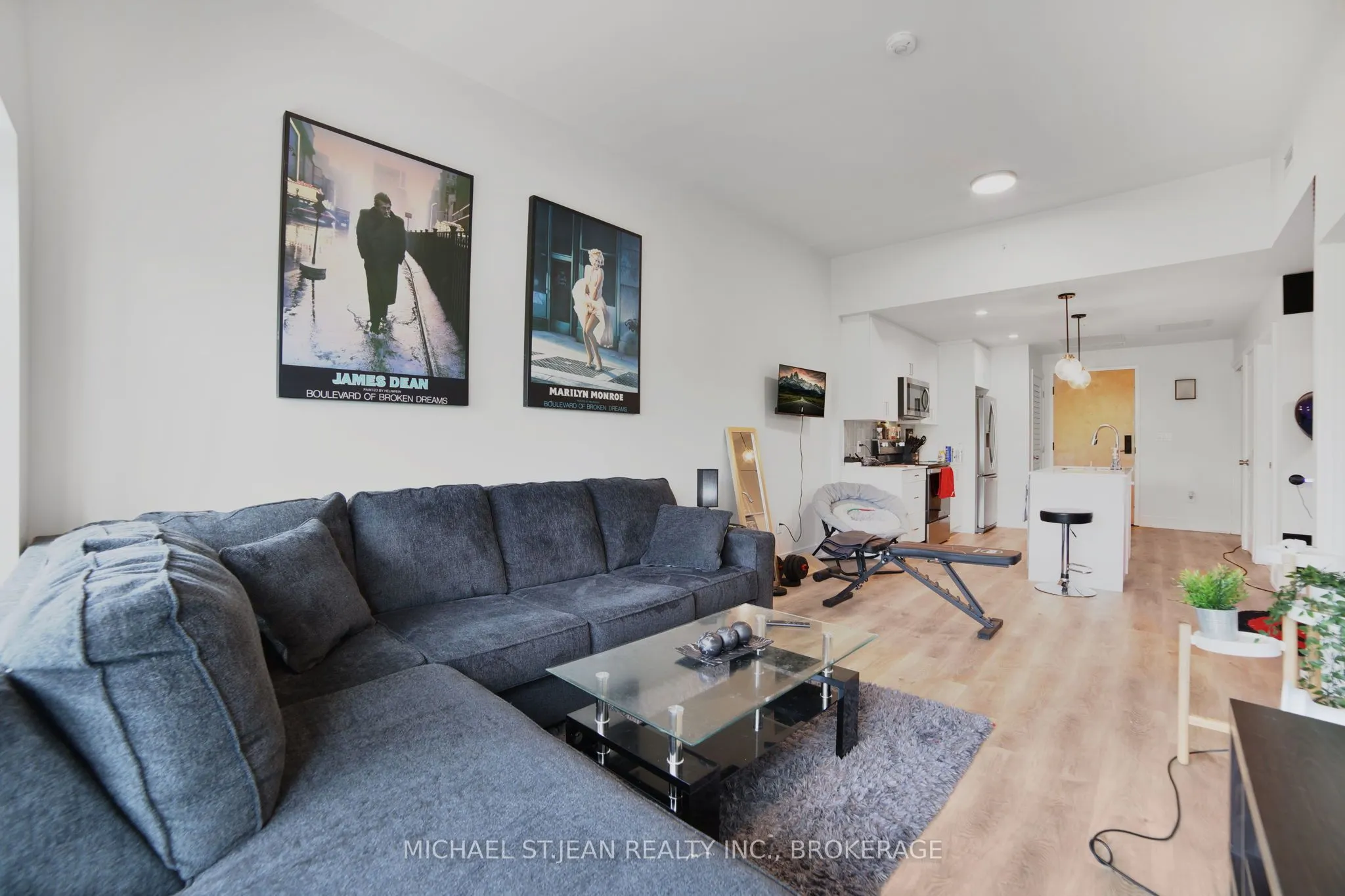 121 Mary Street, #402