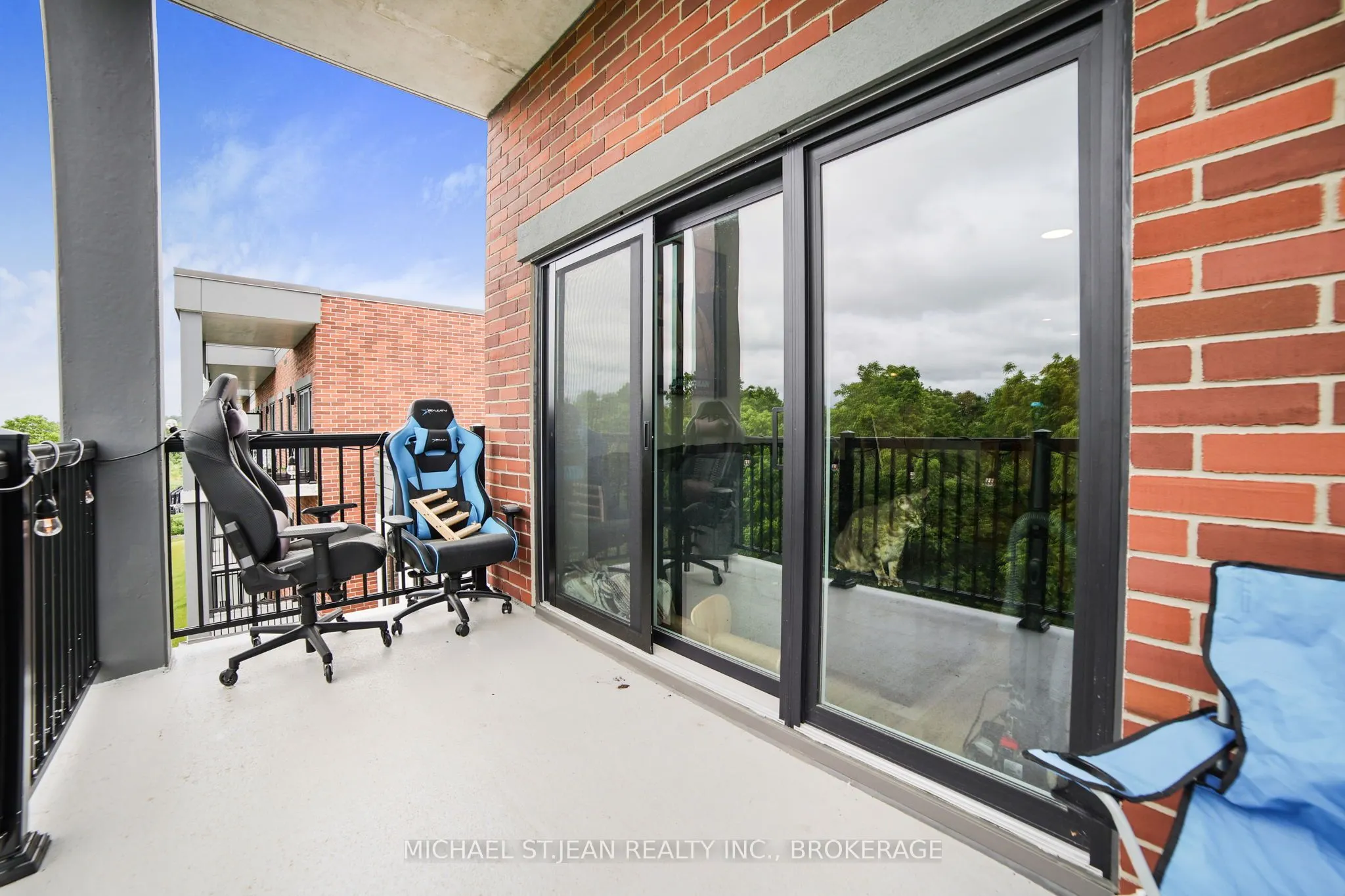 121 Mary Street, #402