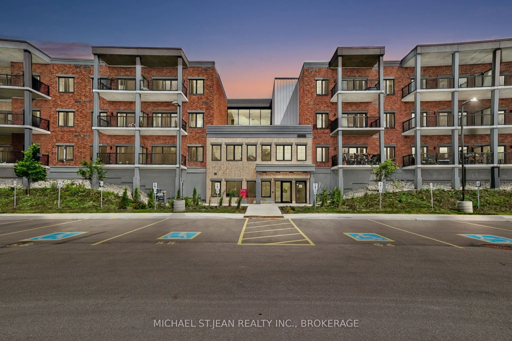 121 Mary Street, #402